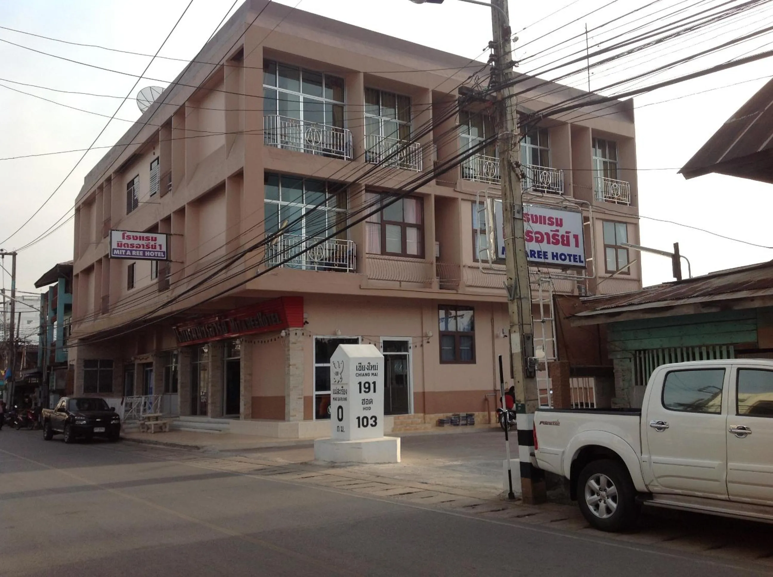 Facade/entrance in Mitaree Hotel 1