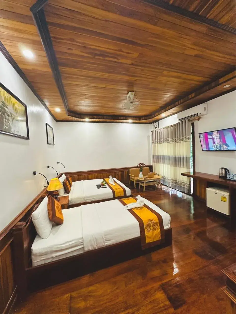 Deluxe Double or Twin Room with Balcony in Luang Prabang Oudomlith Villa & Travel Deluxe Double or Twin Room with Balcony in Luang Prabang Oudomlith Villa & Travel