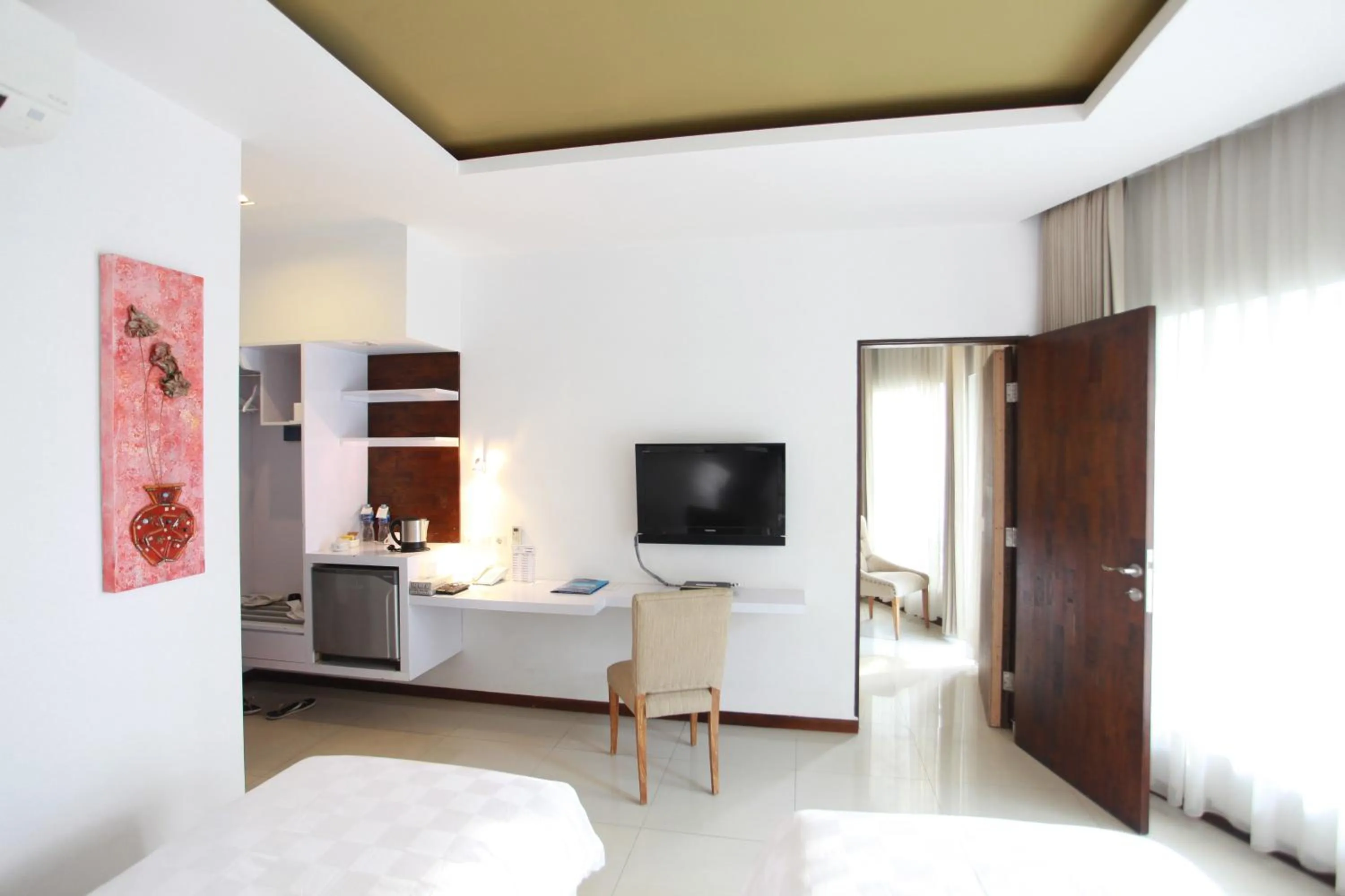 Photo of the whole room, Bed in Ocean View Residence