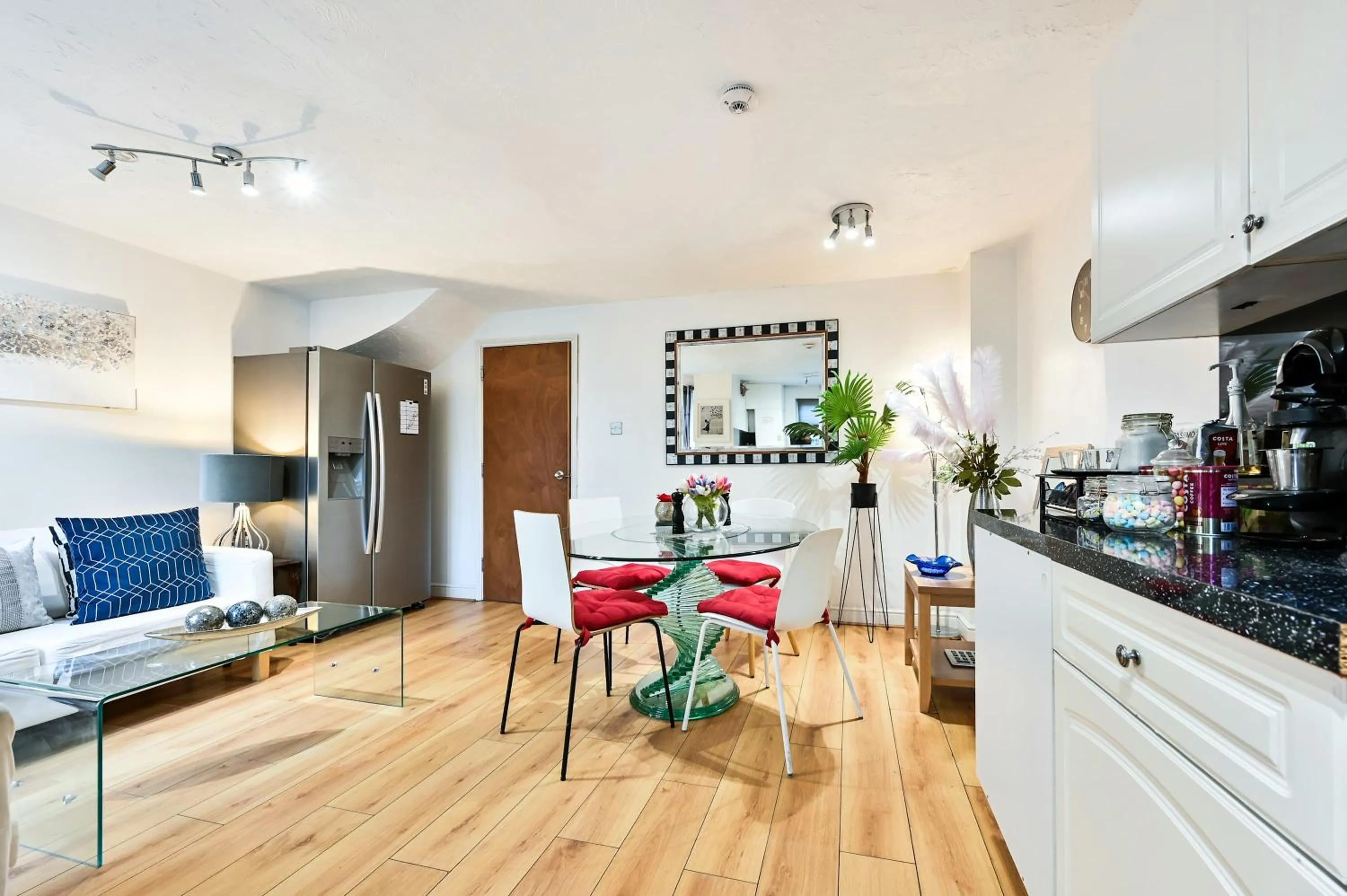 Dining area in Destination London Docklands Riverside