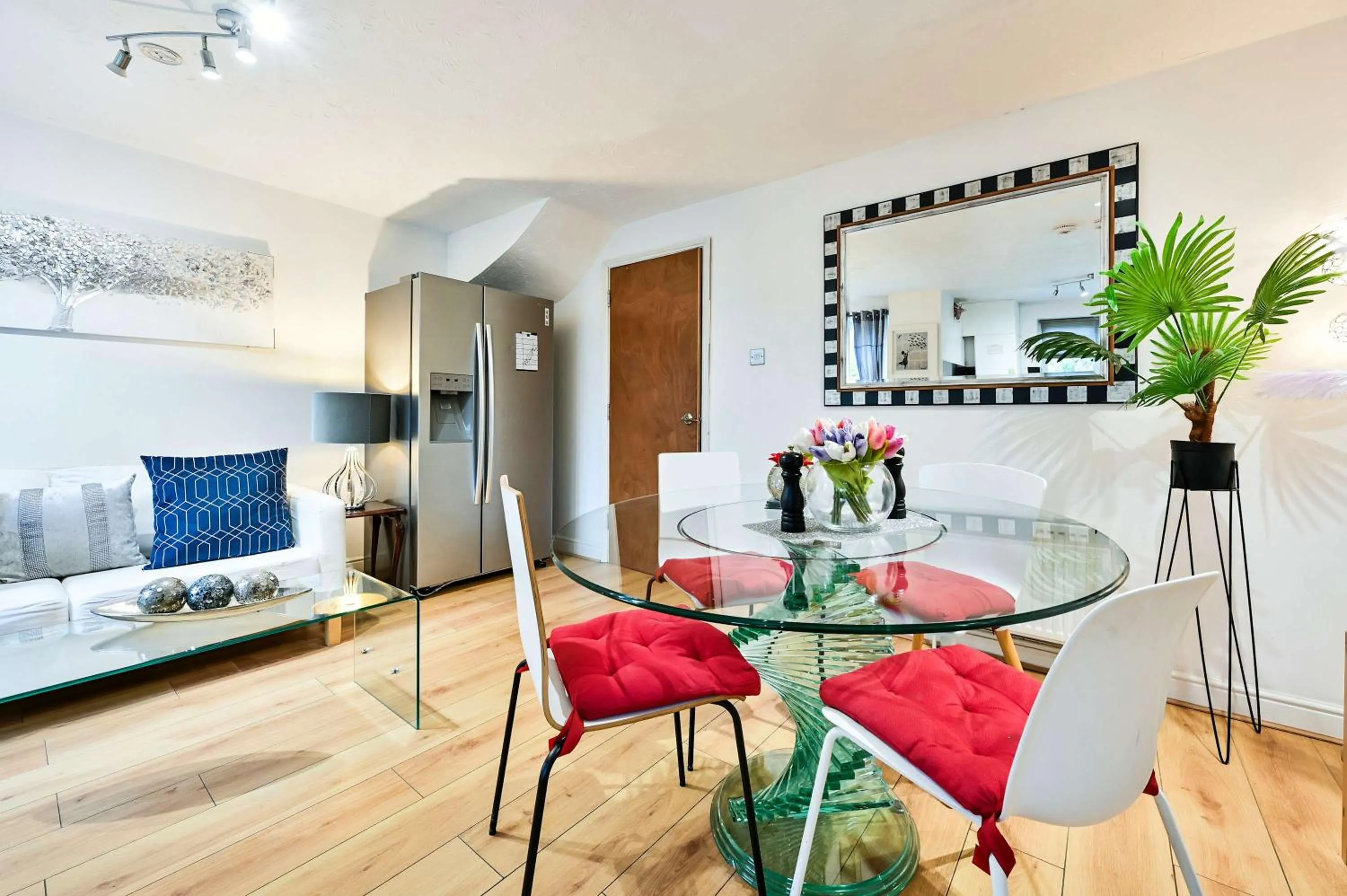 Dining area in Destination London Docklands Riverside