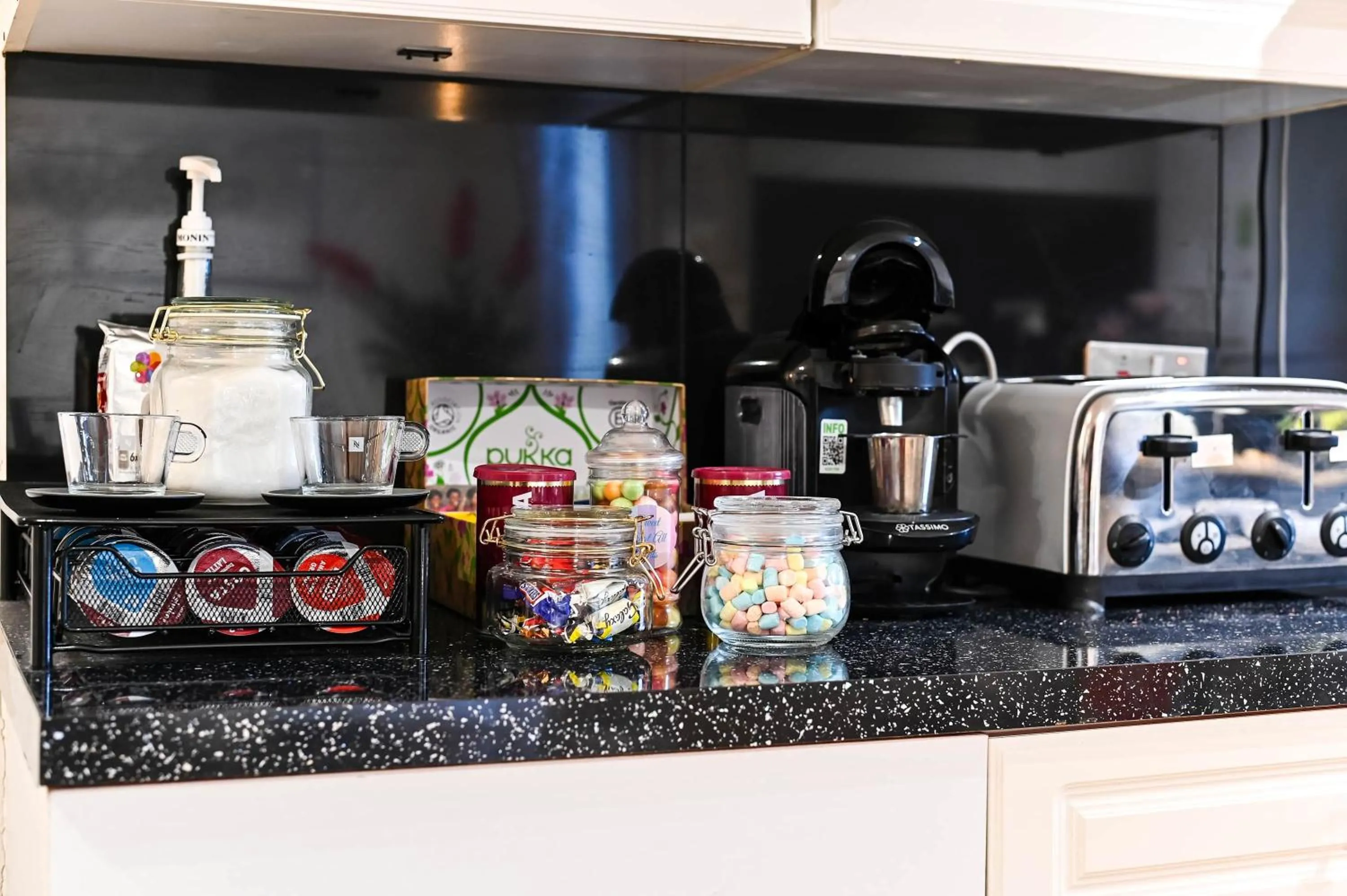 Coffee/tea facilities in Destination London Docklands Riverside