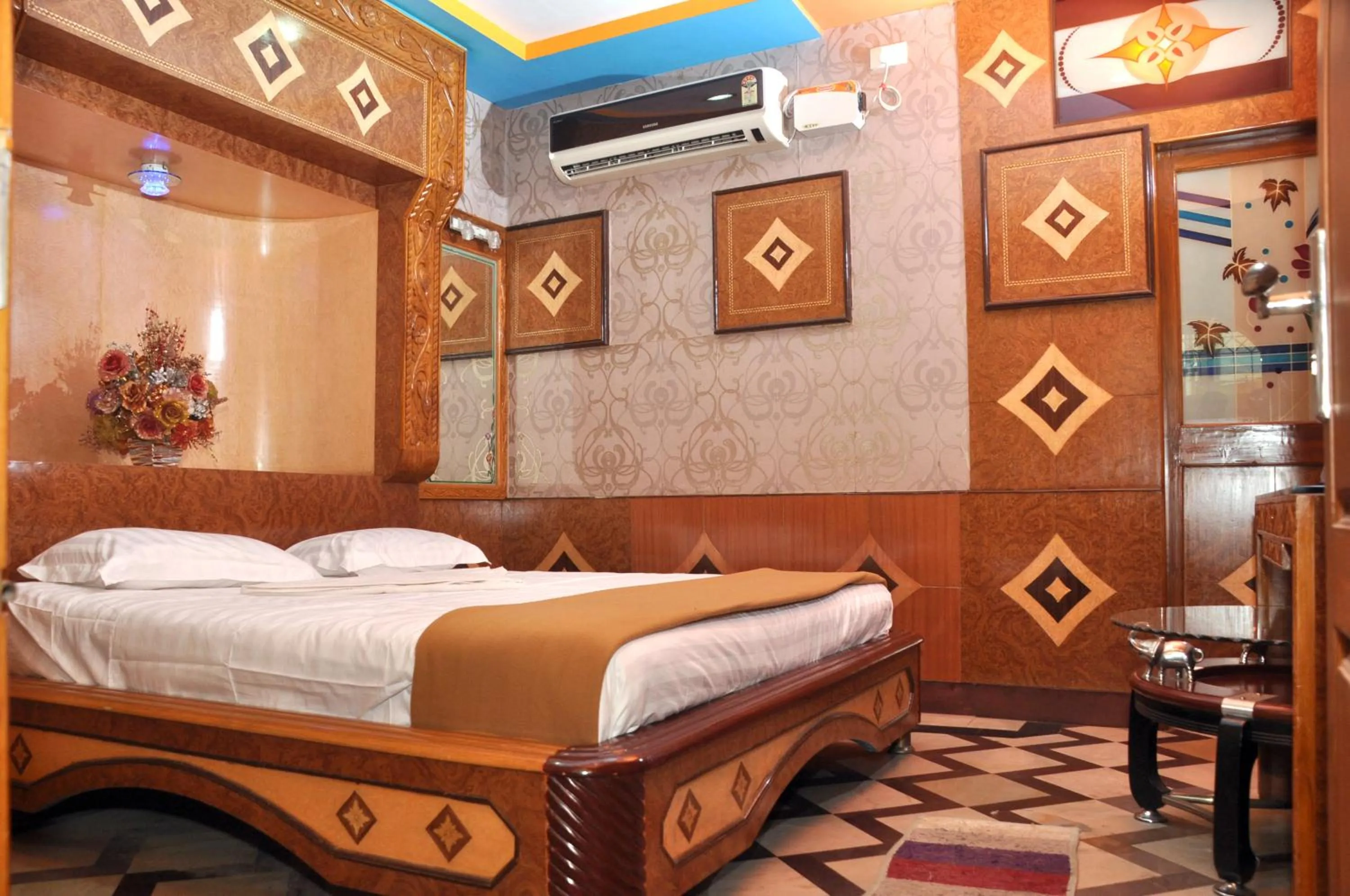 Bed in Hotel Shri Swarna's Palace - A Business Class Hotel
