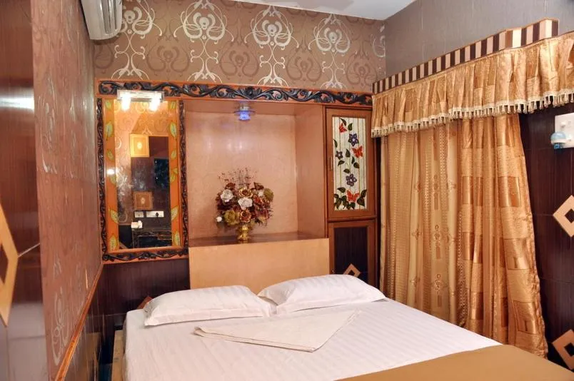 Bed in Hotel Shri Swarna's Palace - A Business Class Hotel