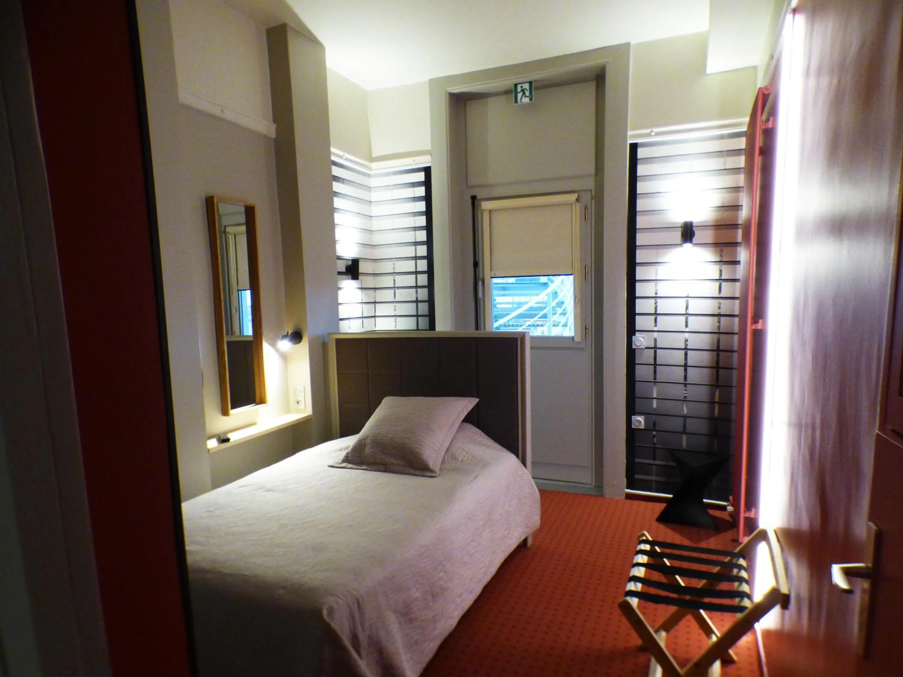 Photo of the whole room, Bed in Terminus du Forez Saint-Etienne Centre Gare Chateaucreux