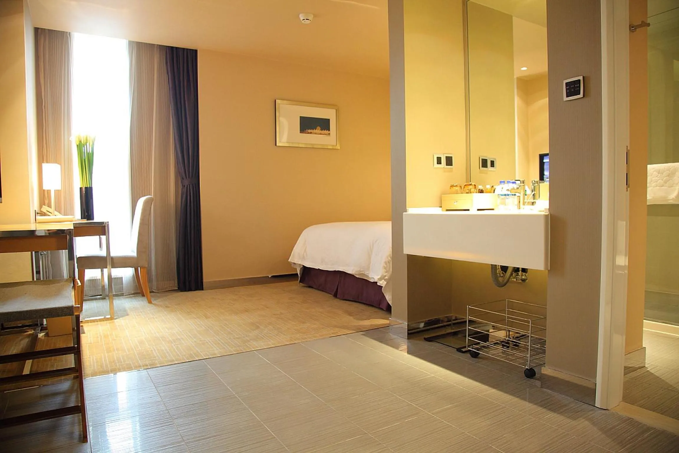 Bed in Air China Hongqiao Airport Hotel - Air China BoYue Hotel