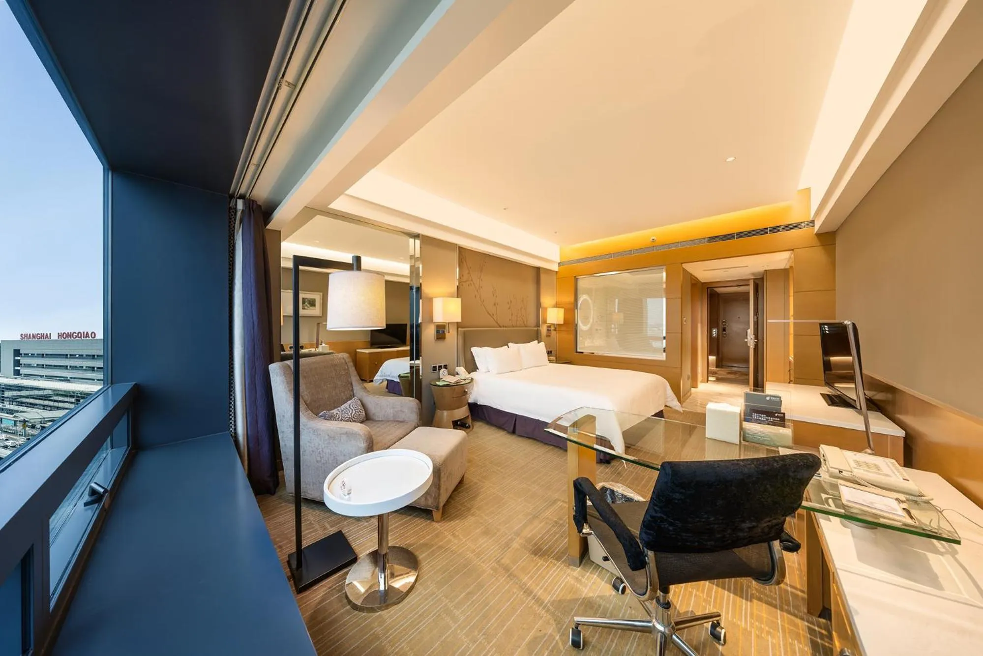 Bed in Air China Hongqiao Airport Hotel - Air China BoYue Hotel