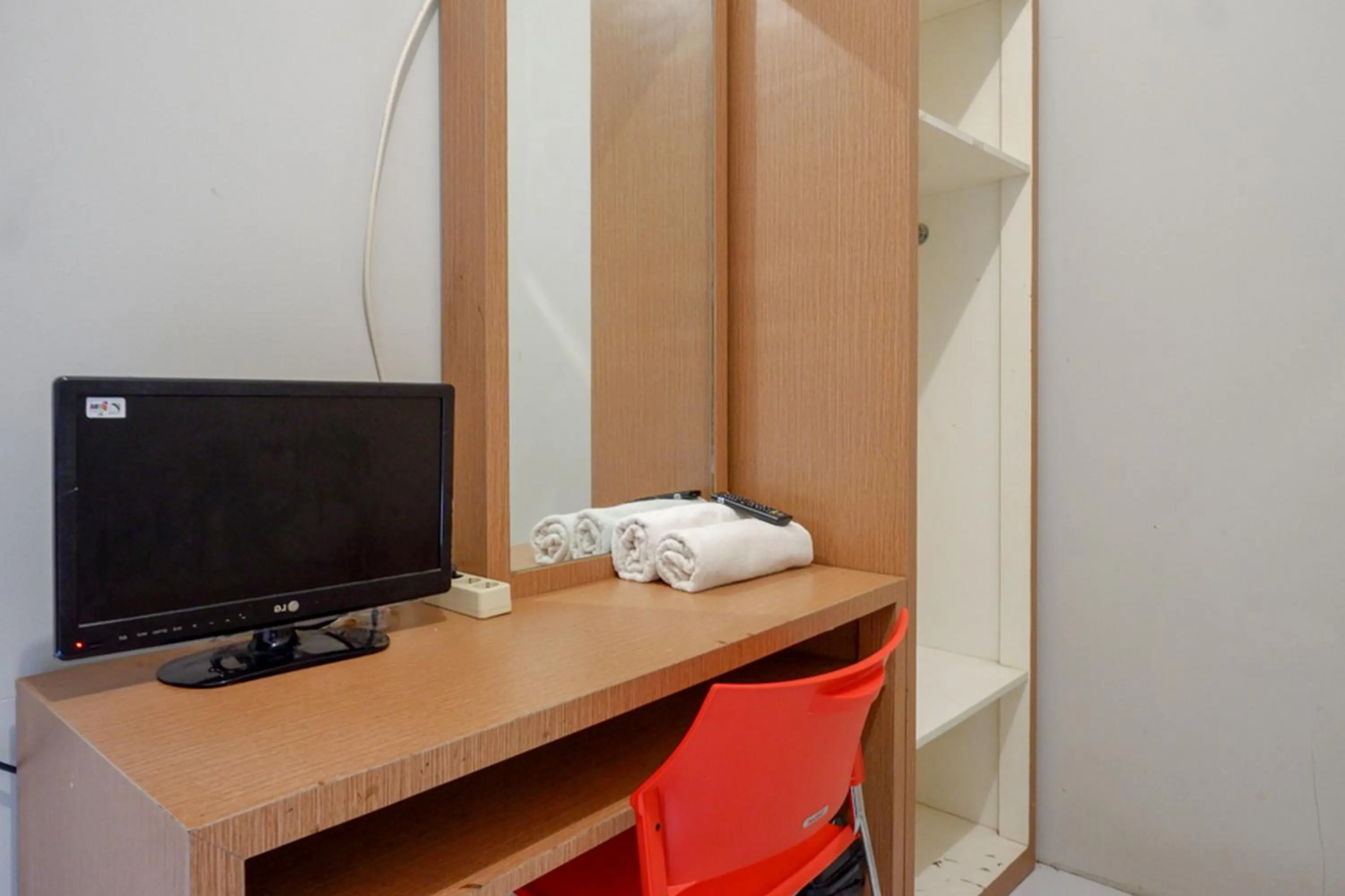 RedDoorz near Stasiun Tawang Semarang