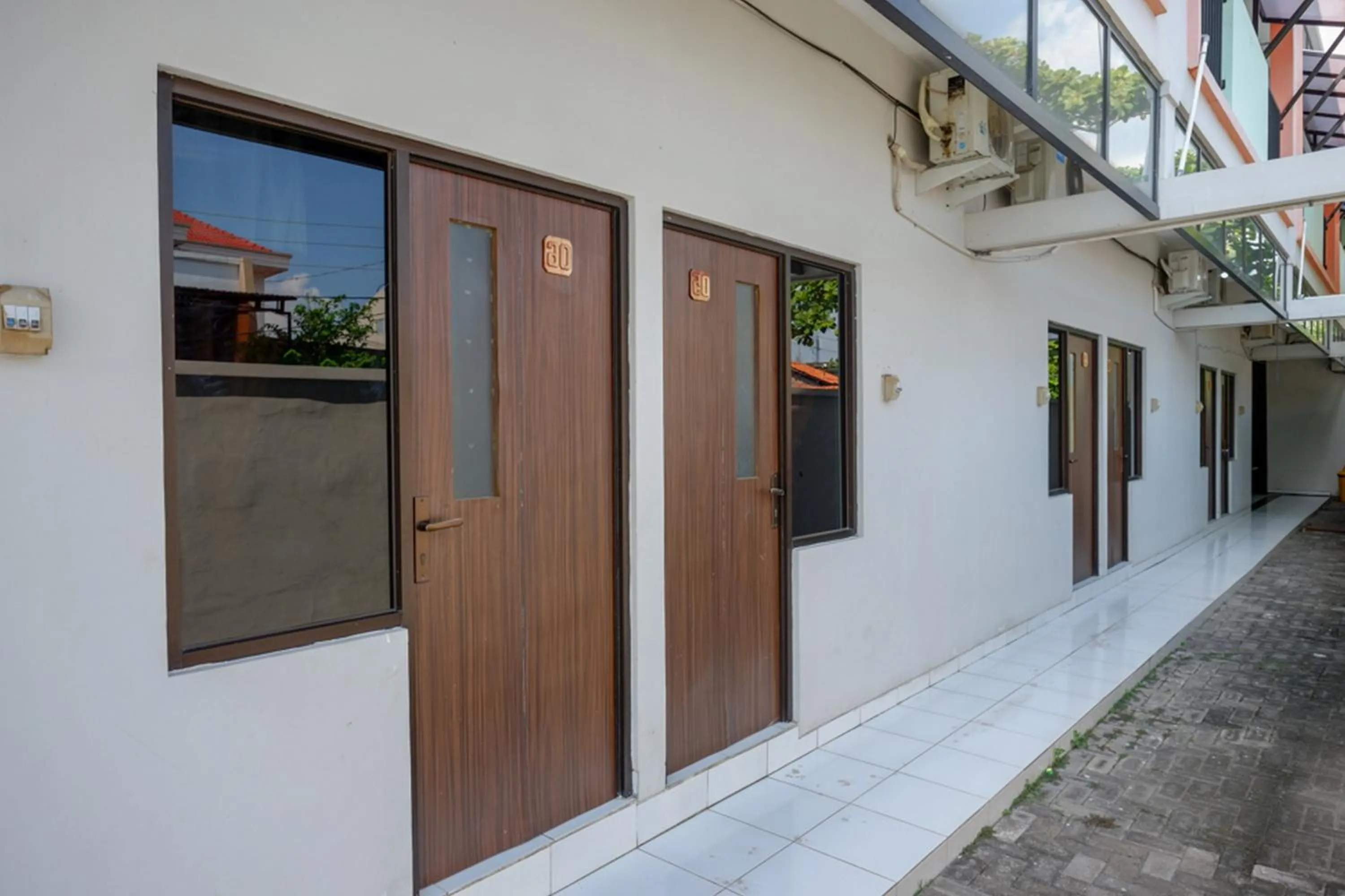 RedDoorz near Stasiun Tawang Semarang