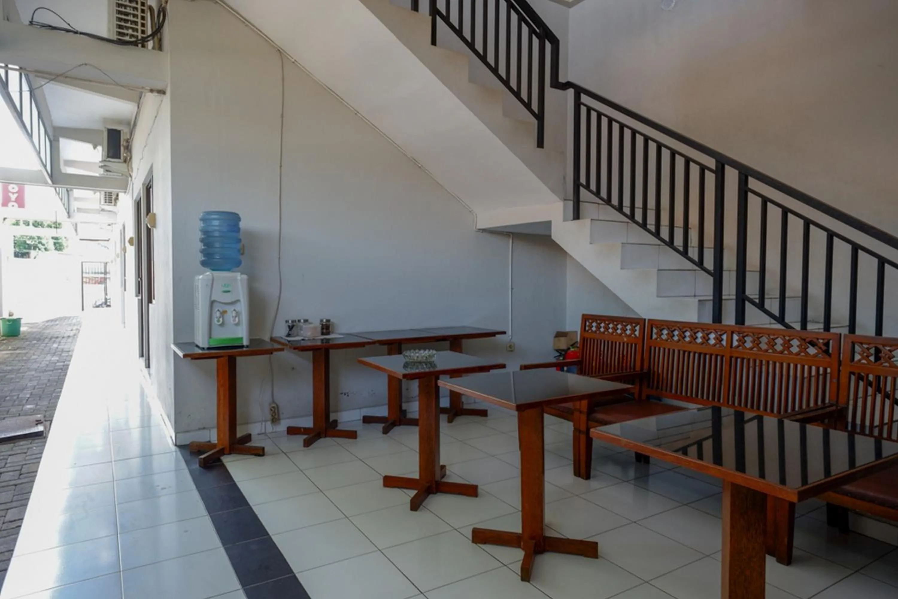 RedDoorz near Stasiun Tawang Semarang