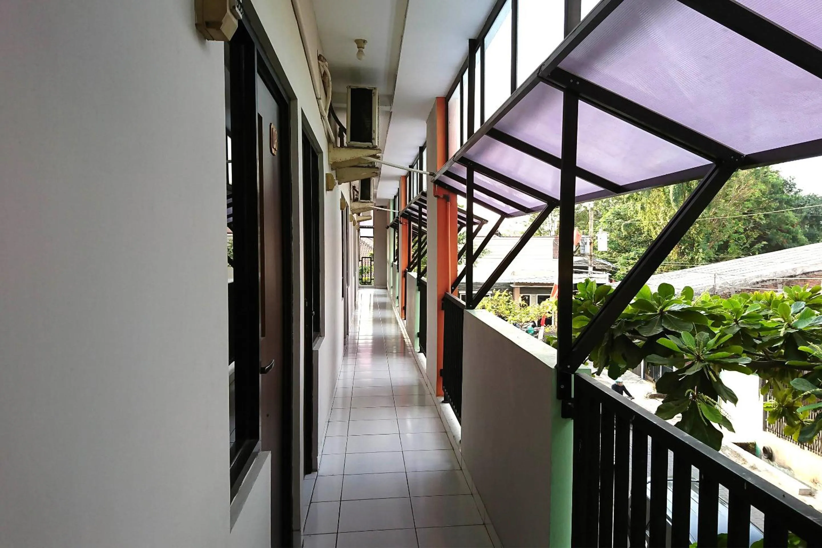 Balcony/Terrace in RedDoorz near Stasiun Tawang Semarang