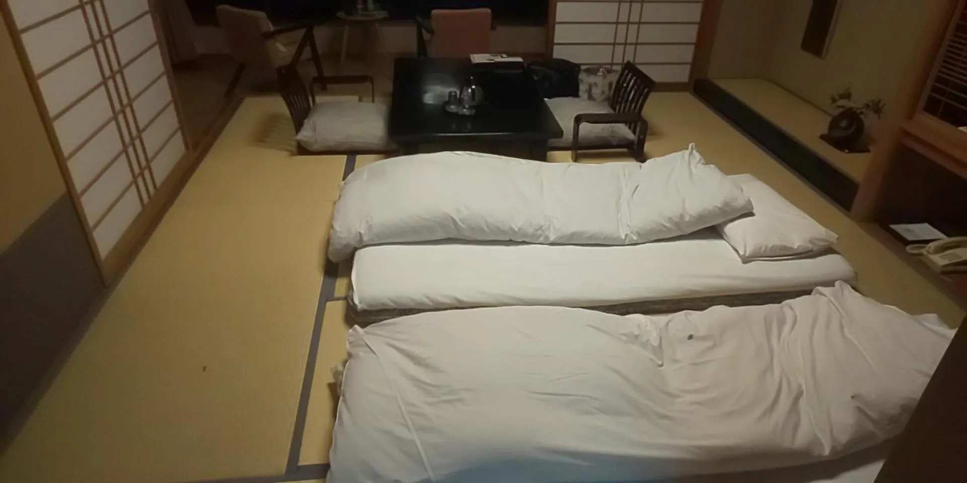 Photo of the whole room, Bed in Atagawakan