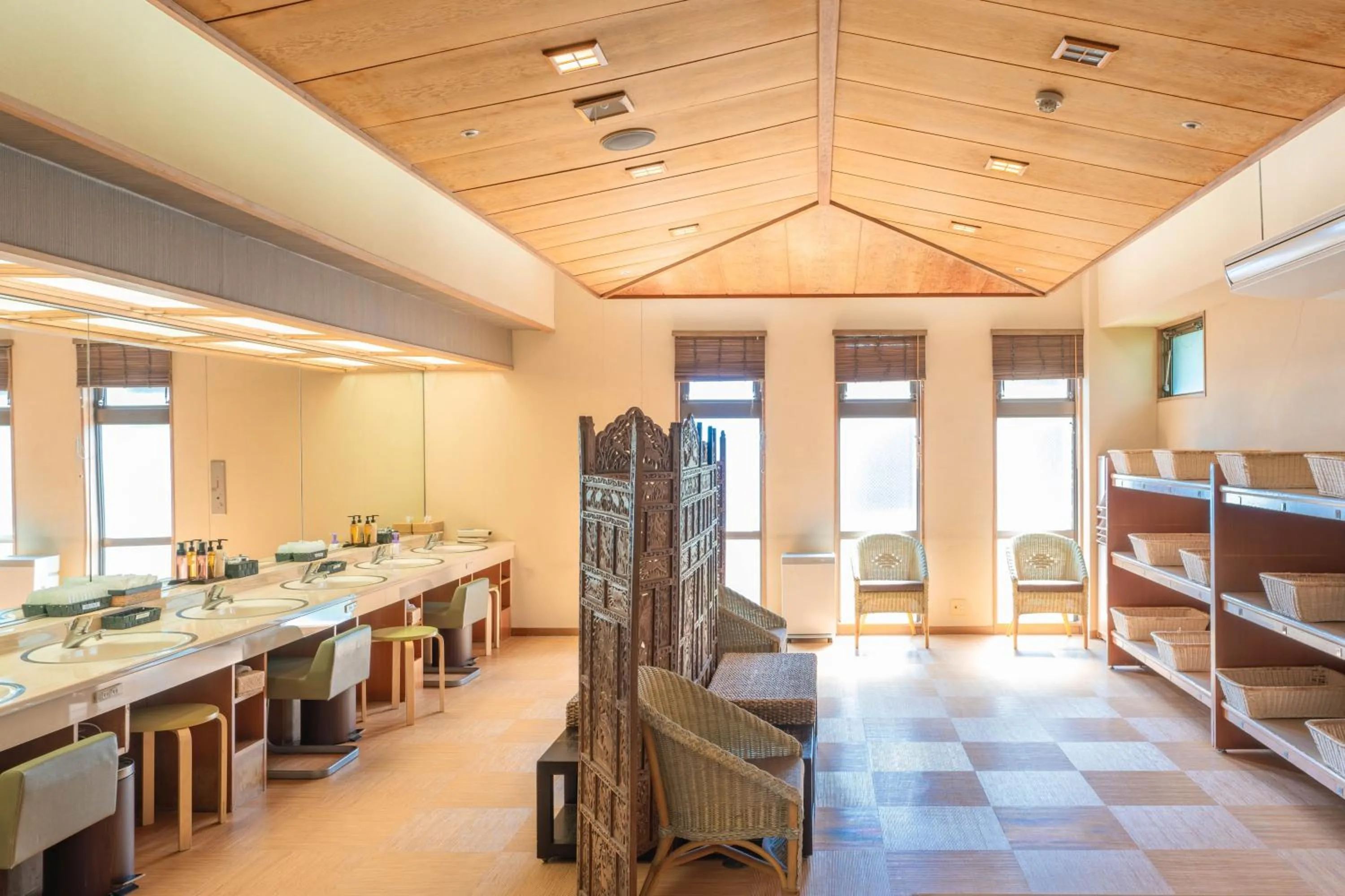 Hot Spring Bath in Atagawakan