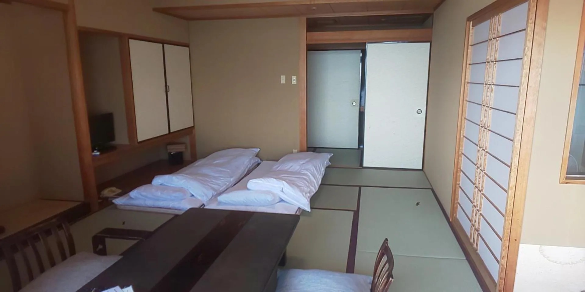 Photo of the whole room, Bed in Atagawakan