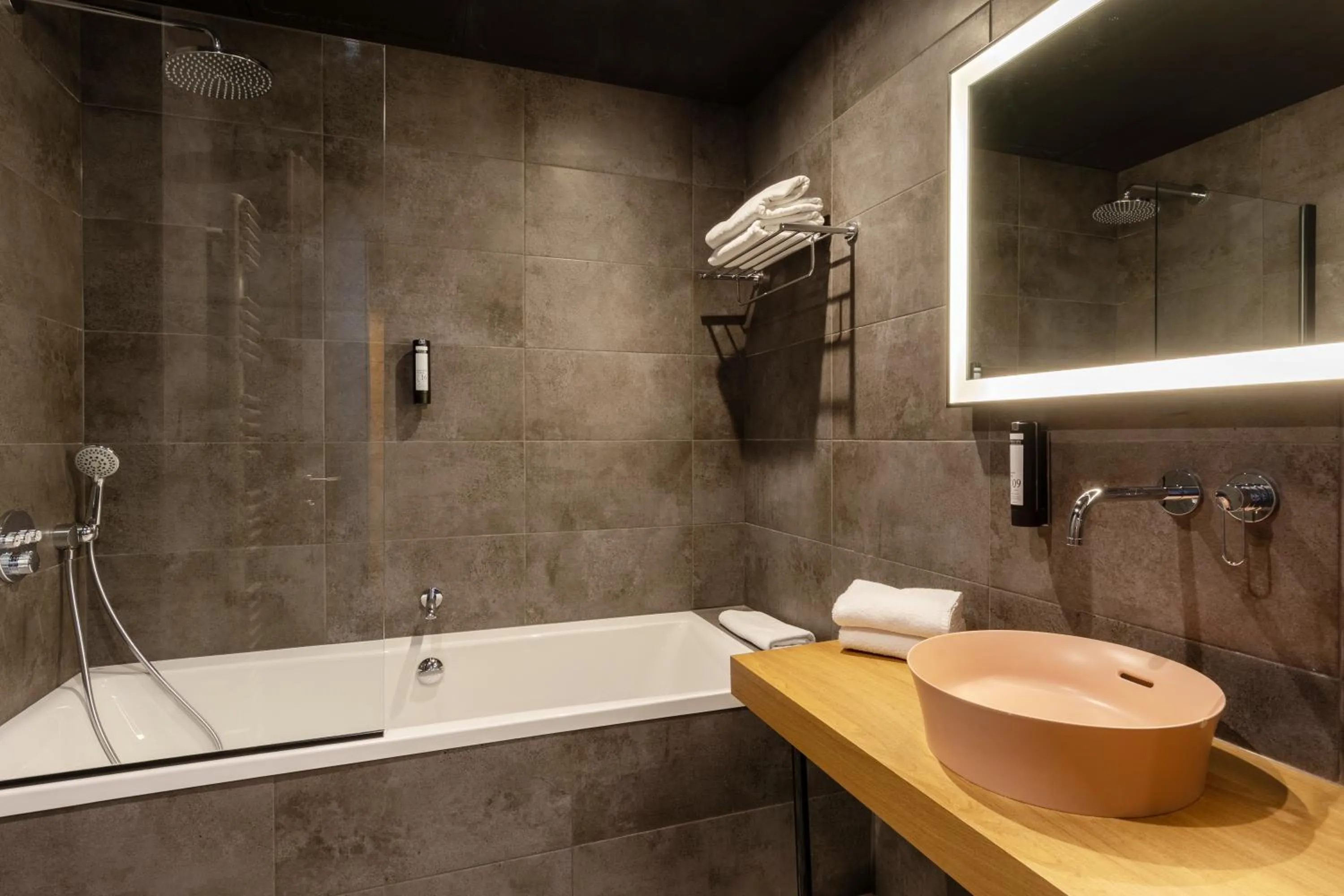 Bathroom in Best Western Plus Monopole Métropole