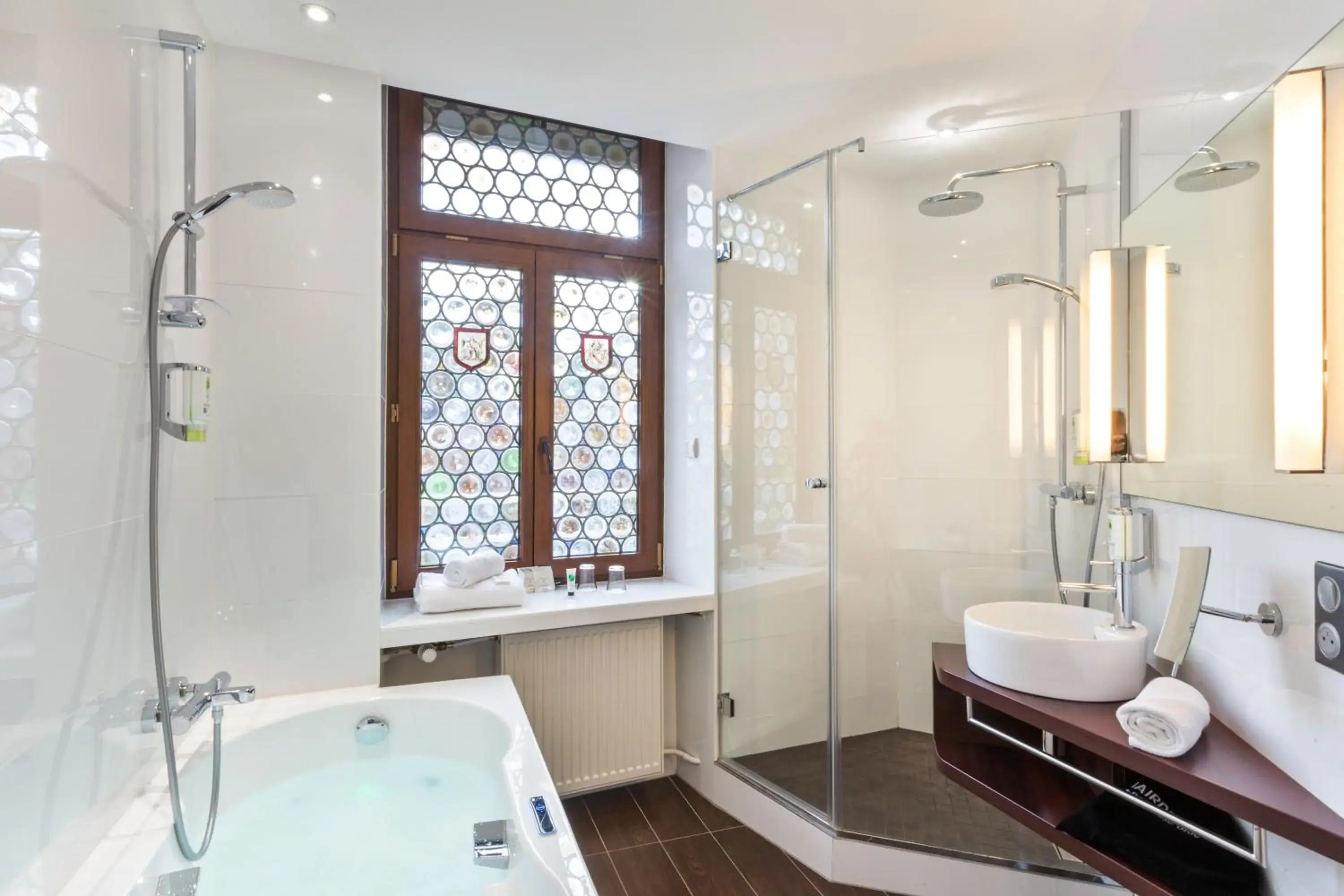 Signature Room with whirlpool bath in Best Western Plus Monopole Métropole Signature Room with whirlpool bath in Best Western Plus Monopole Métropole