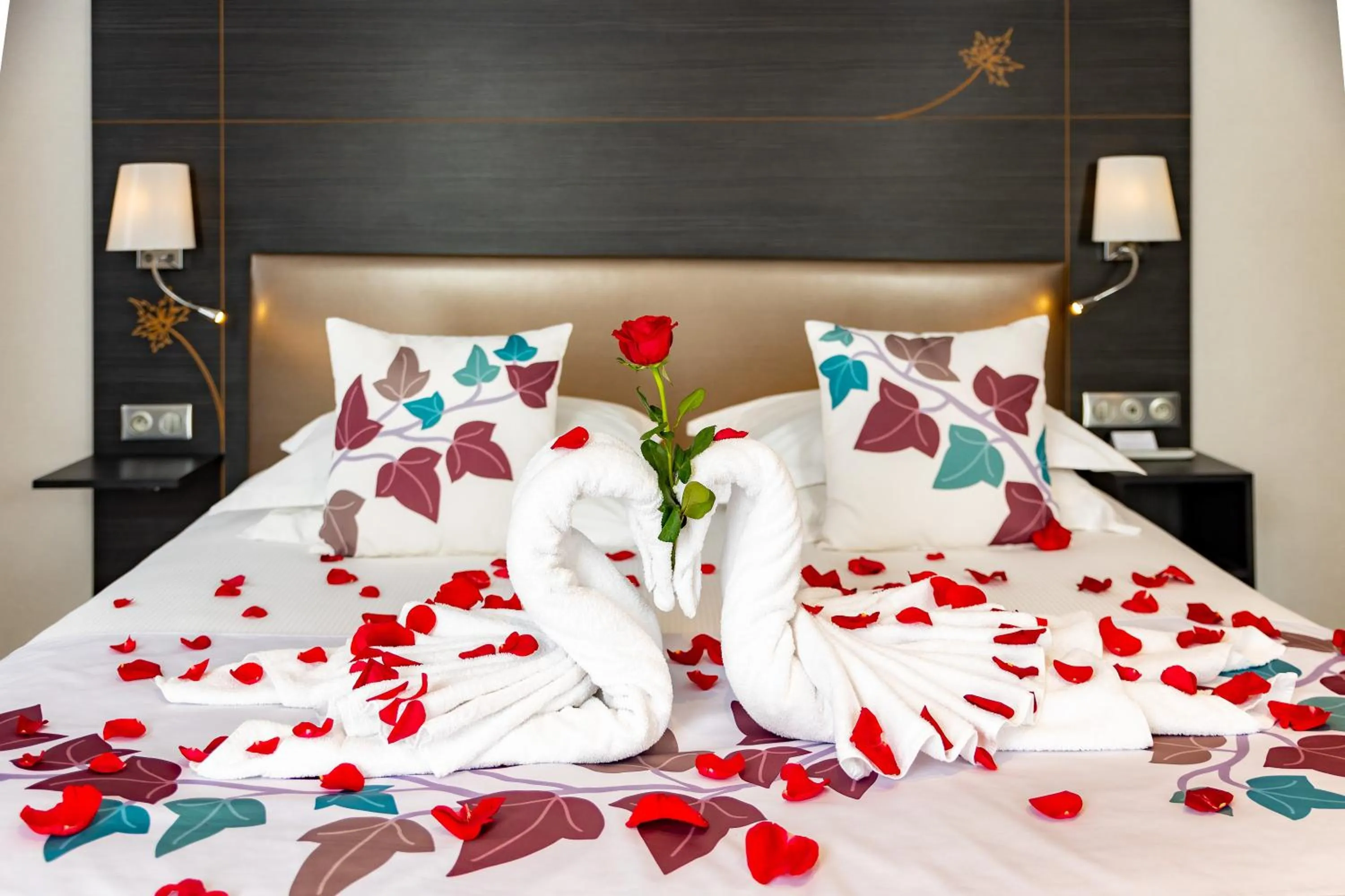 Bedroom, Bed in Best Western Plus Monopole Métropole