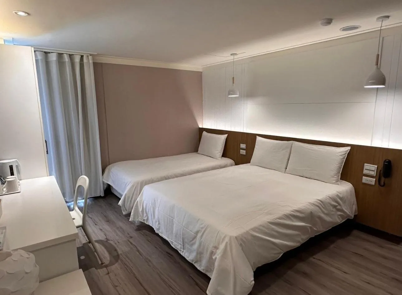 Photo of the whole room, Bed in Red Residence Hotel