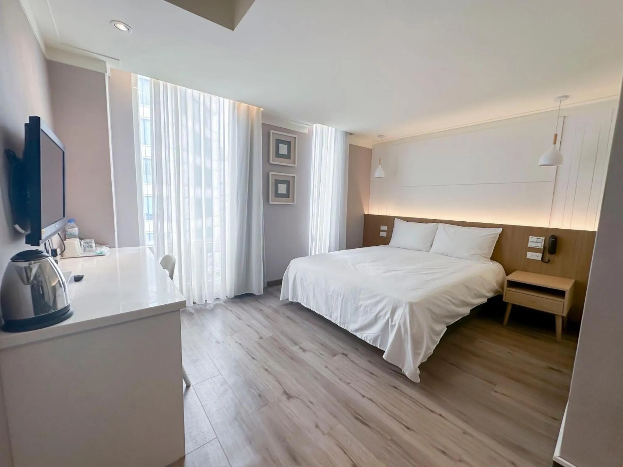 Photo of the whole room, Bed in Red Residence Hotel