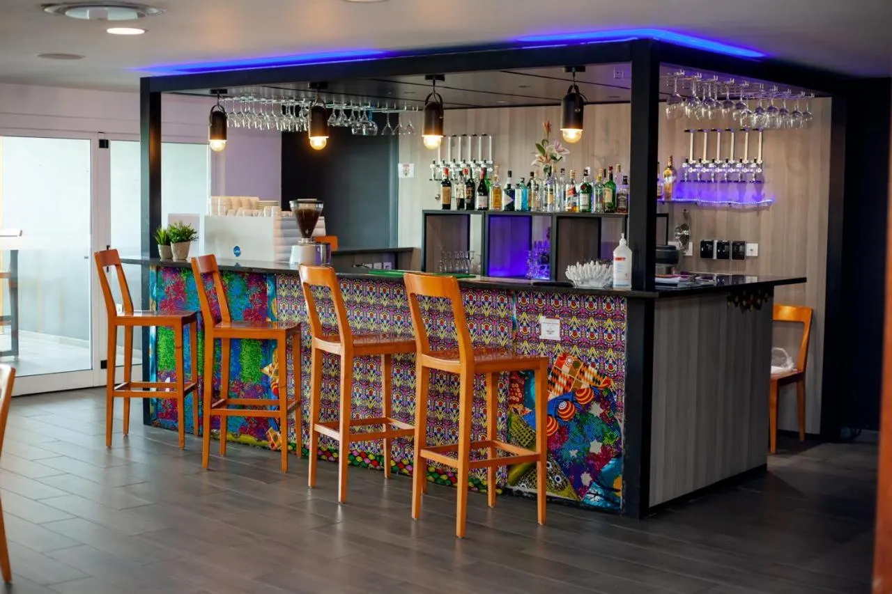 Lounge or bar in ONOMO Hotel Maputo