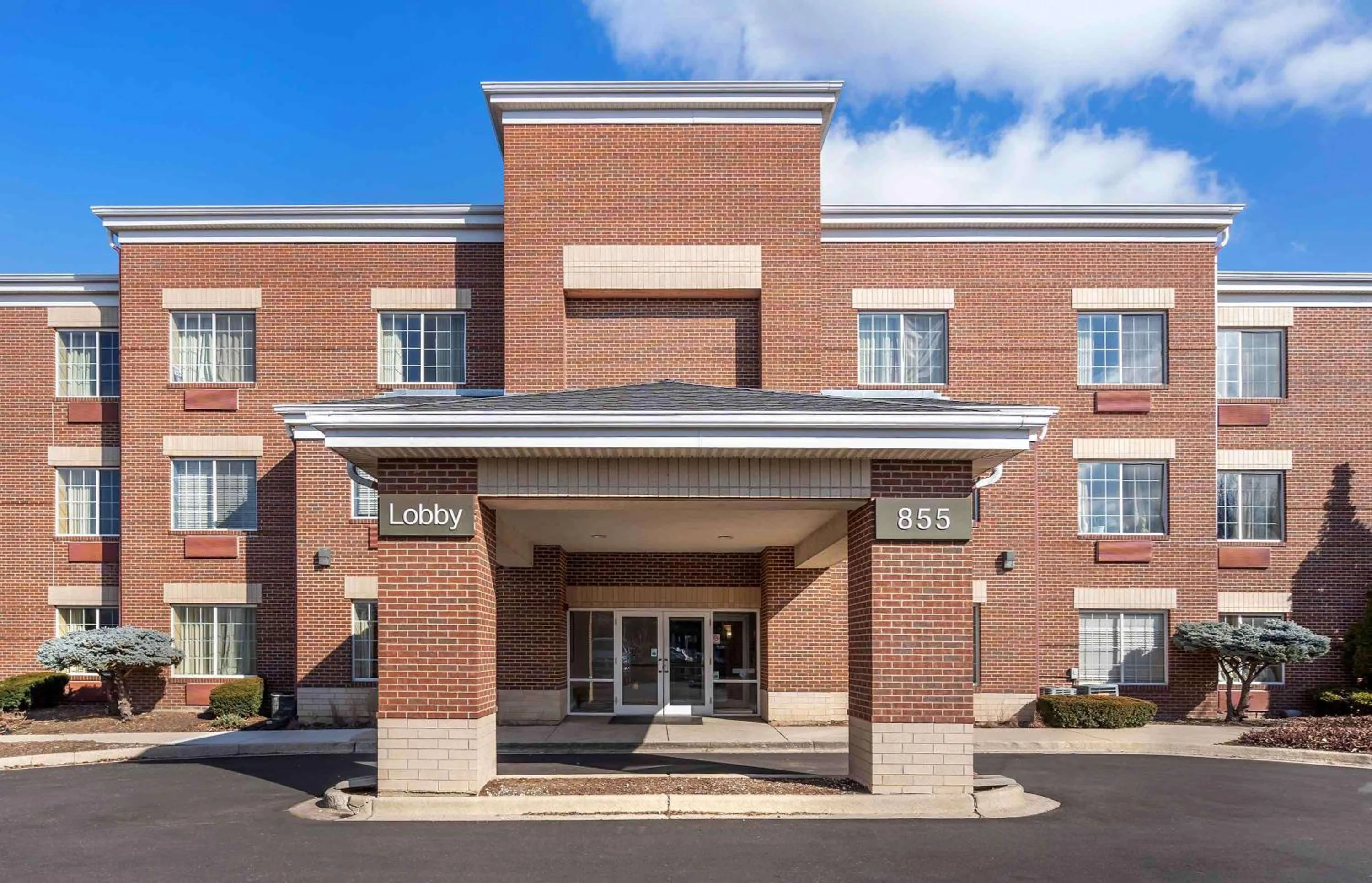 Property building in Extended Stay America Select Suites - Chicago - Westmont - Oak Brook
