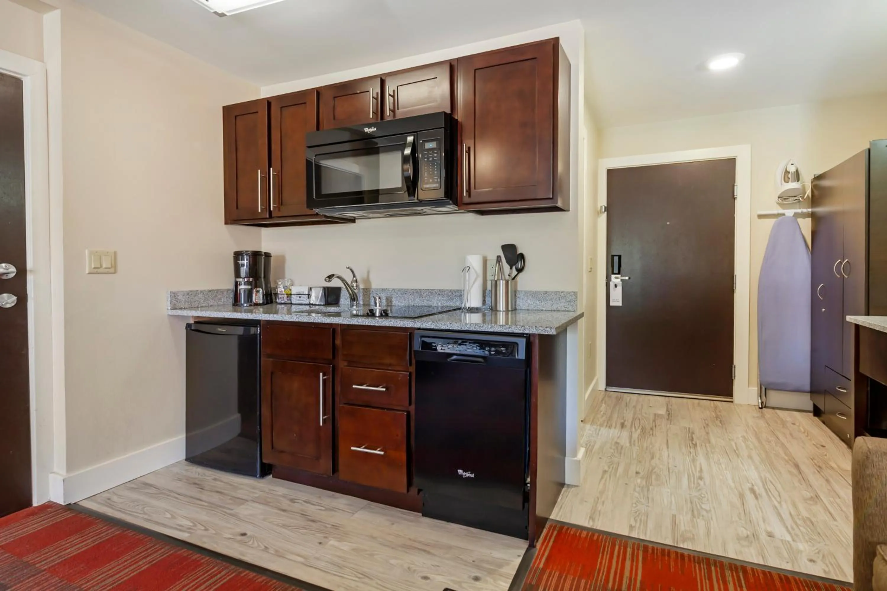 Kitchen or kitchenette in Polynesian Hotel & Suites