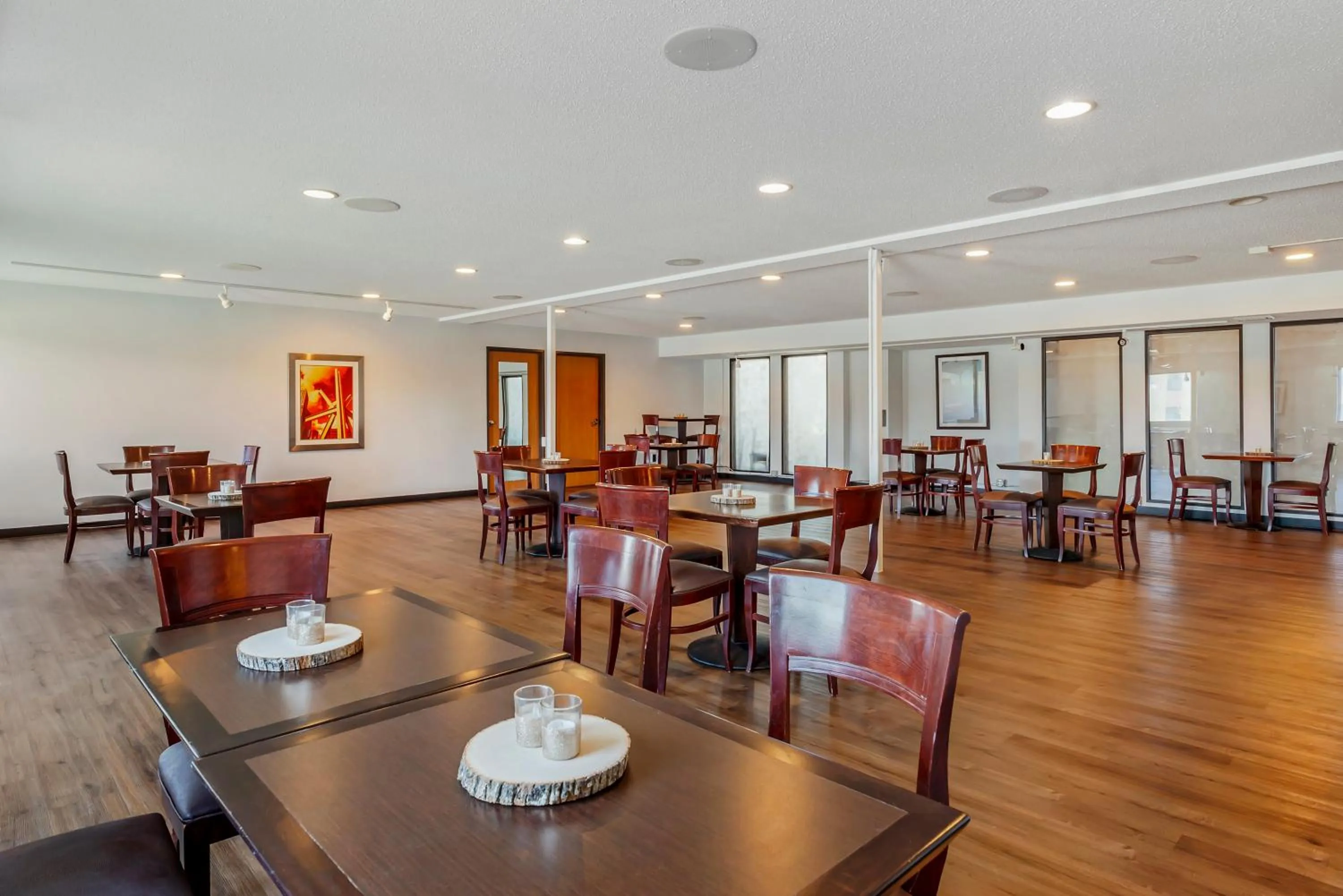 Polynesian Hotel & Suites