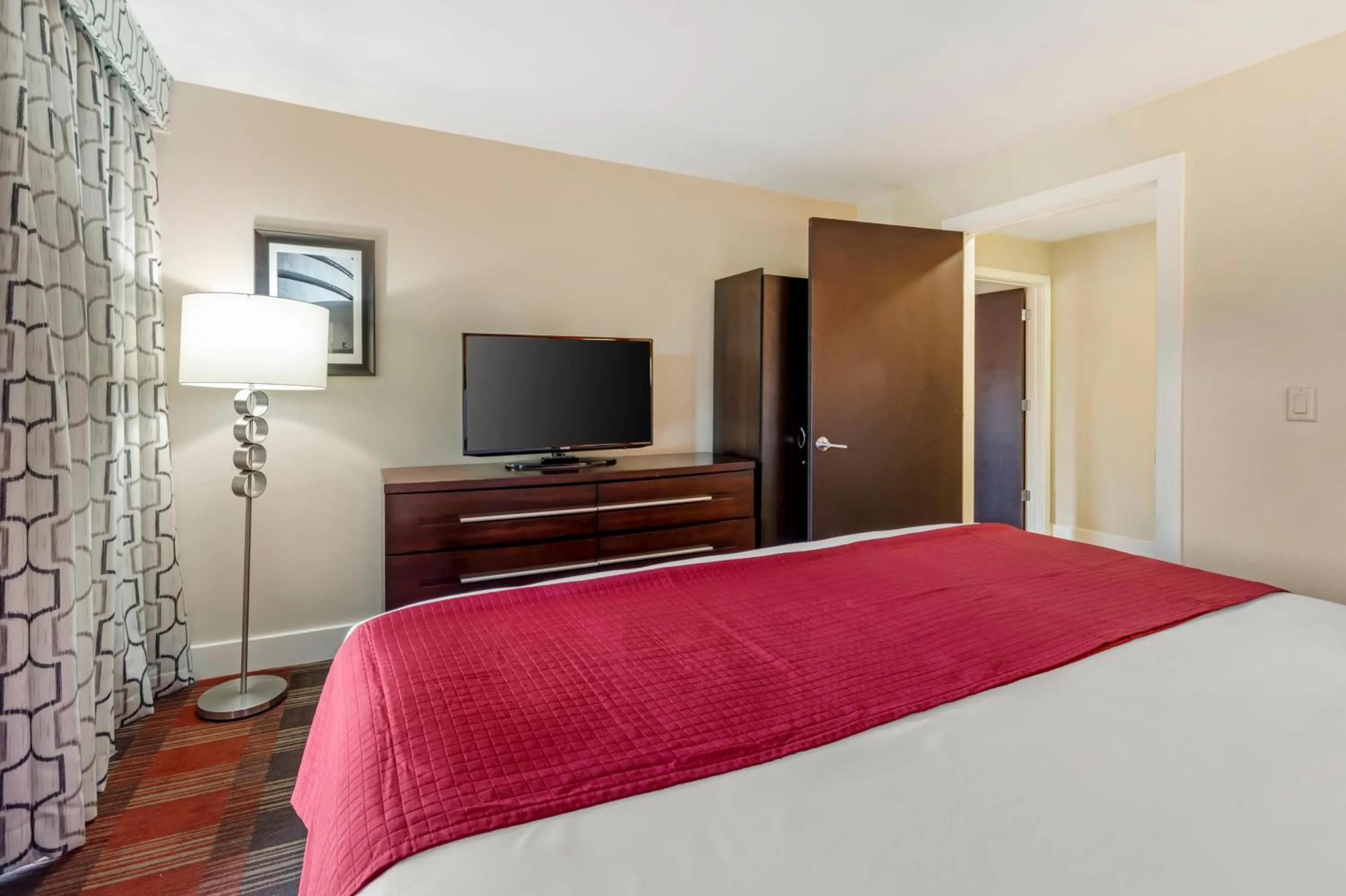 Bed in Polynesian Hotel & Suites