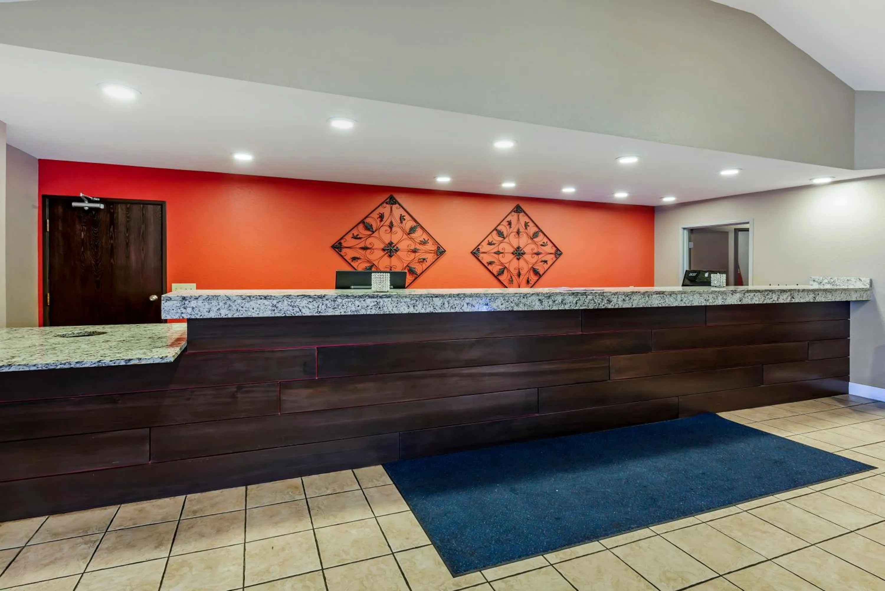 Polynesian Hotel & Suites