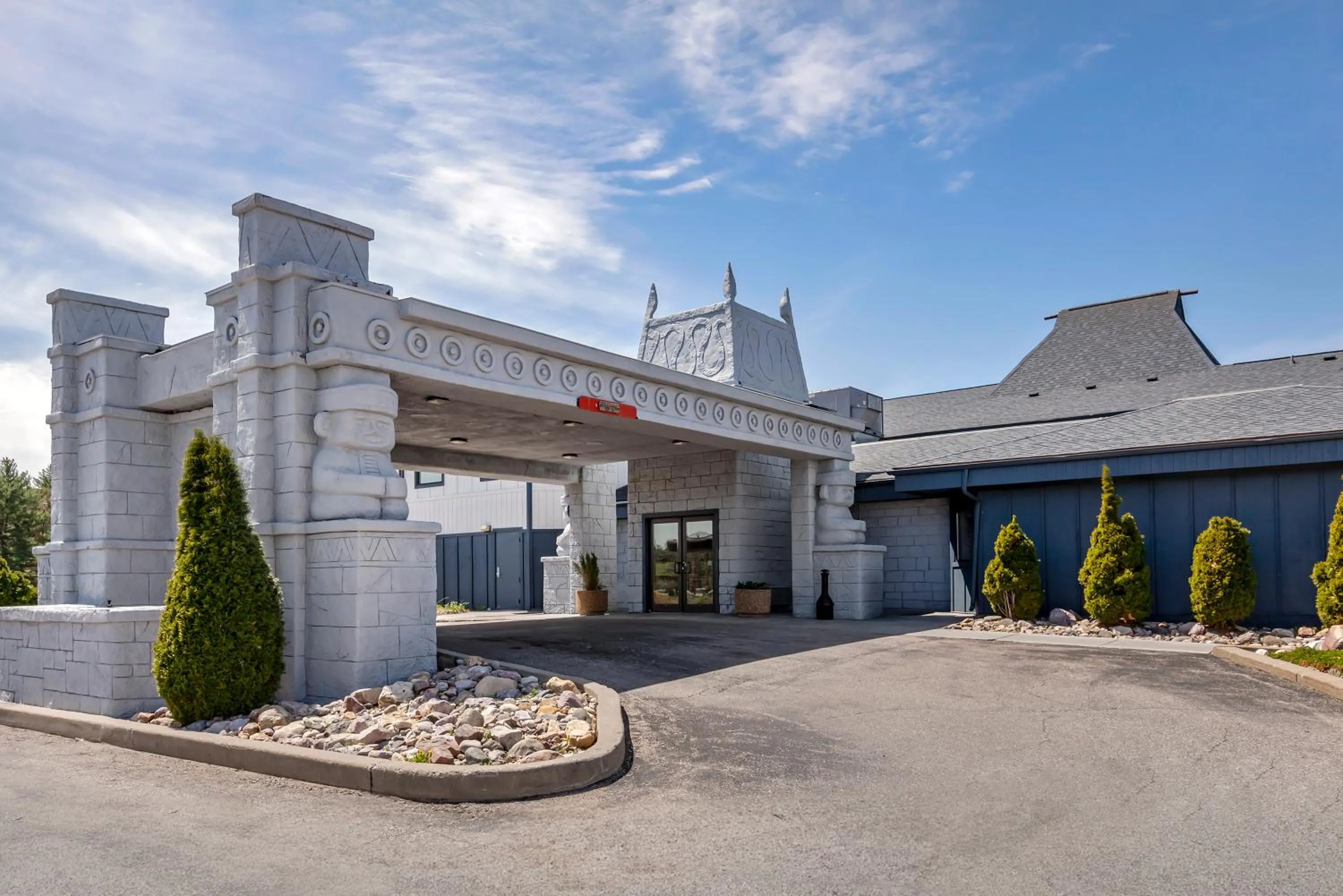 Property building in Polynesian Hotel & Suites