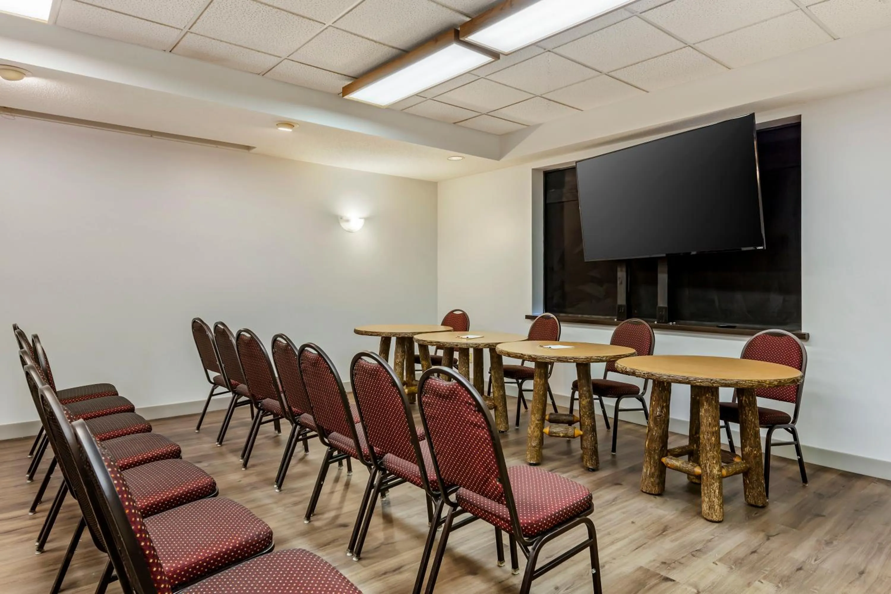 Polynesian Hotel & Suites