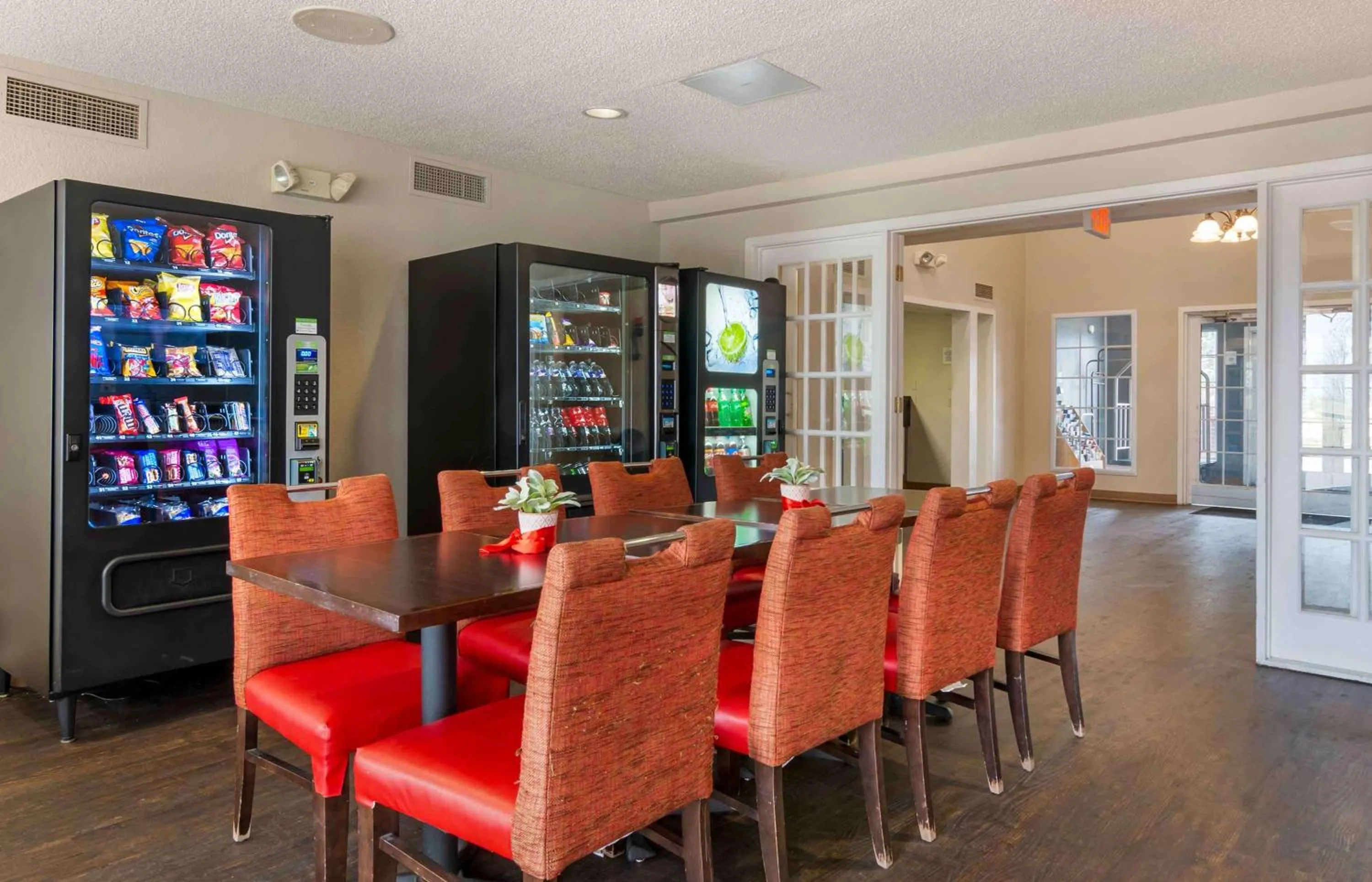 Restaurant/places to eat in Extended Stay America Suites - Kansas City - Airport - Tiffany Springs