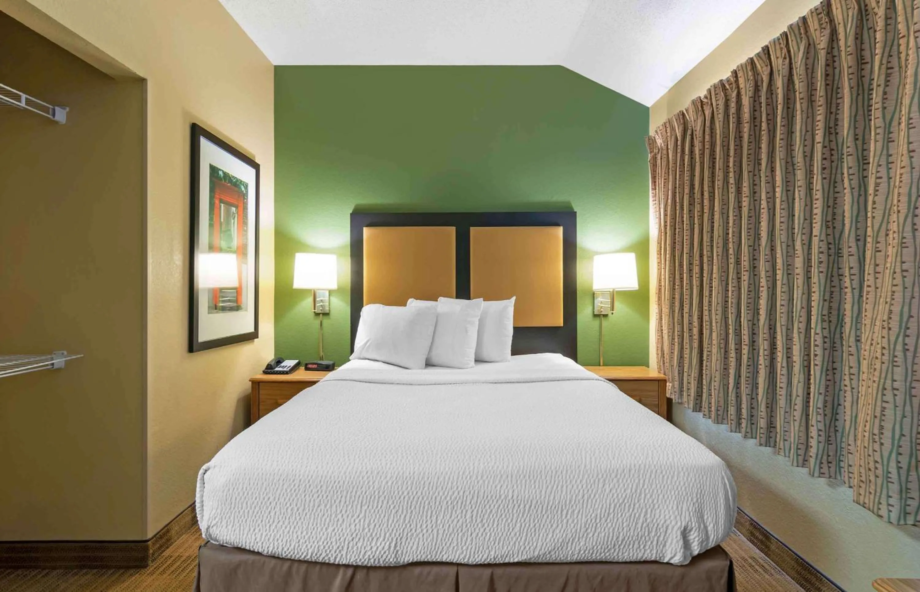 Bedroom, Bed in Extended Stay America Suites - Kansas City - Airport - Tiffany Springs