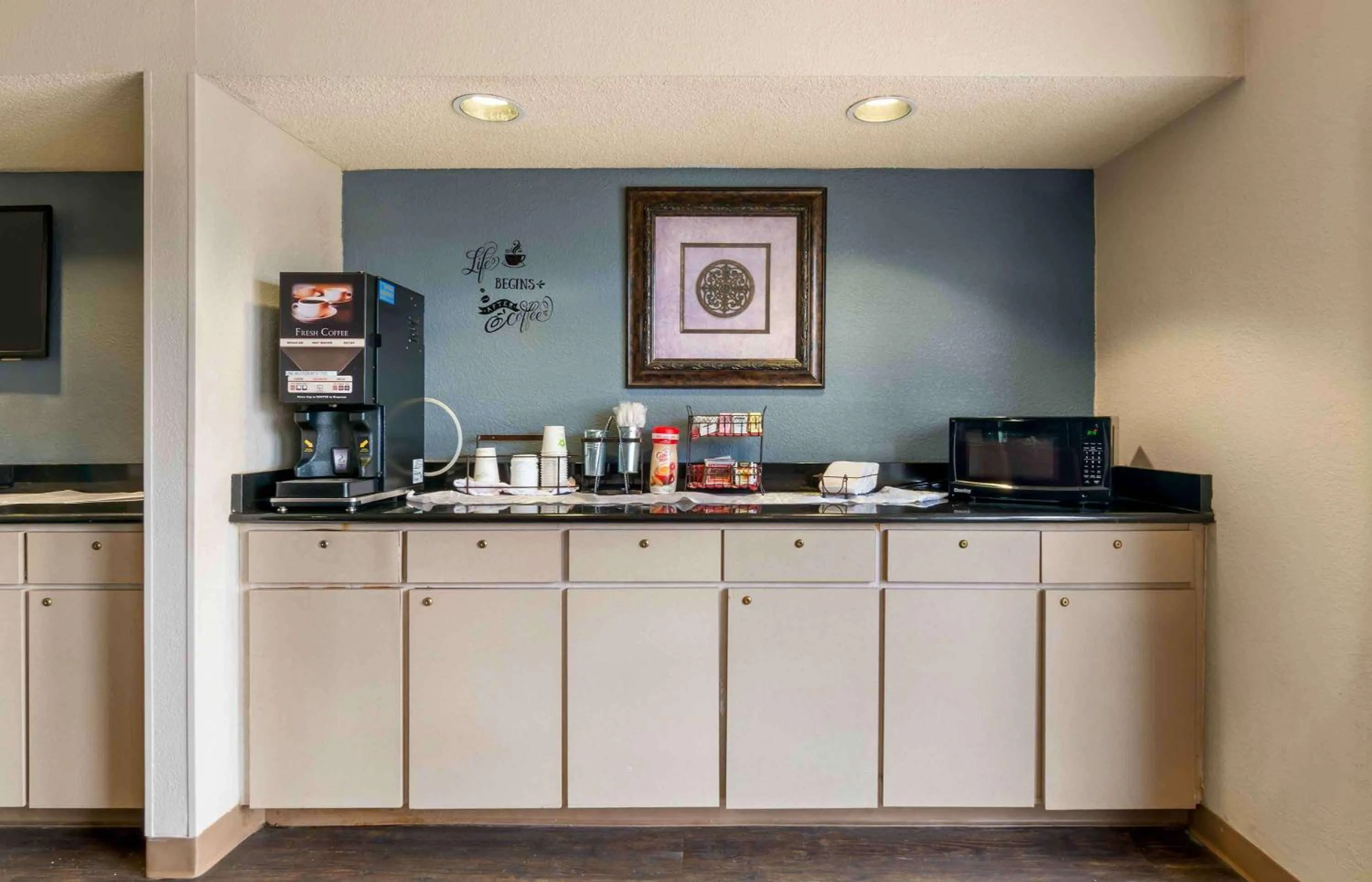 Breakfast in Extended Stay America Suites - Kansas City - Airport - Tiffany Springs