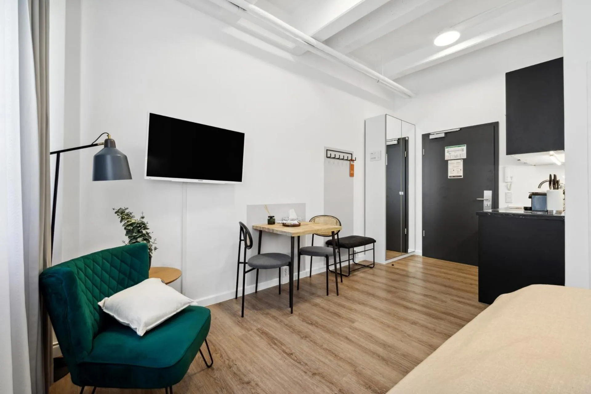 Bed in Limehome Munich Fritz-Erler Str