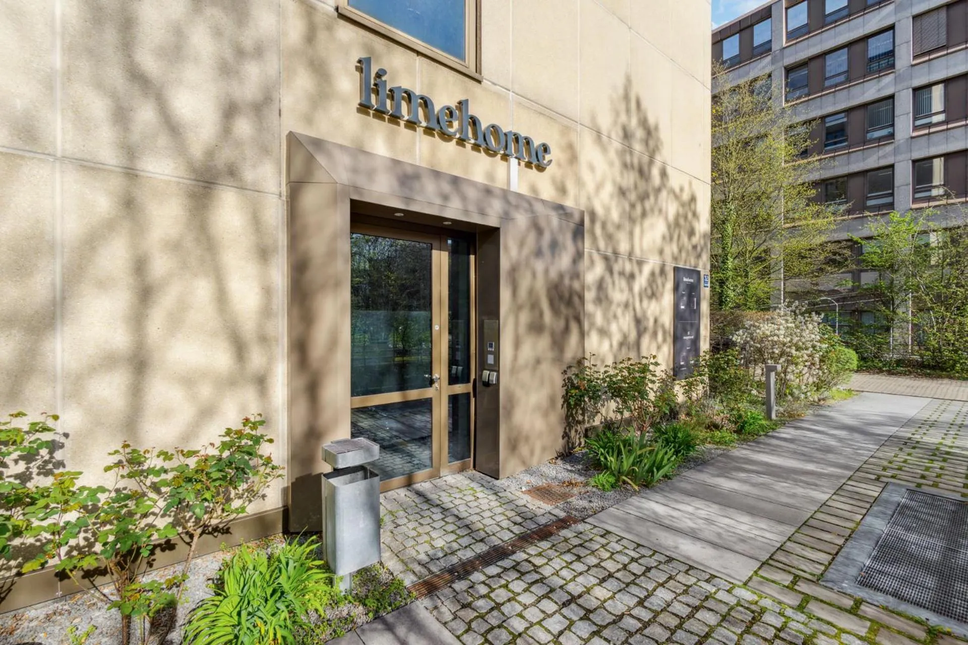 Property building in Limehome Munich Fritz-Erler Str