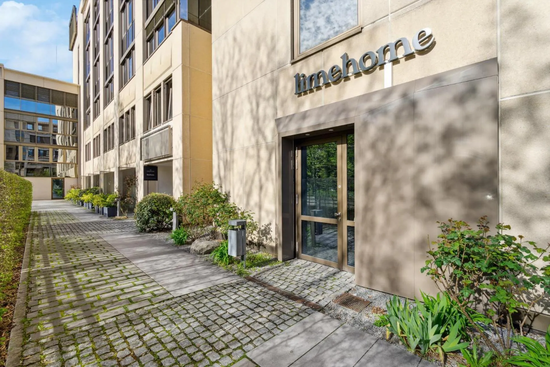 Property building in Limehome Munich Fritz-Erler Str