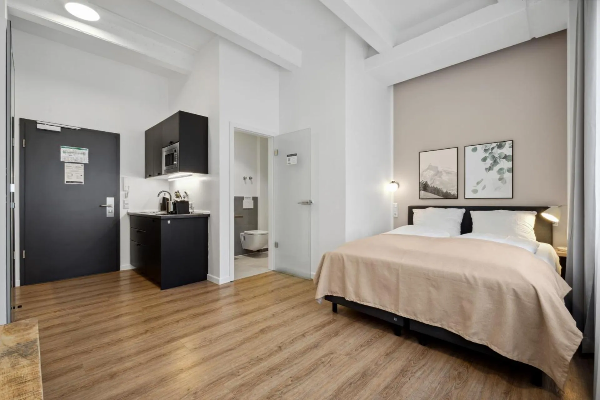 Bed in Limehome Munich Fritz-Erler Str