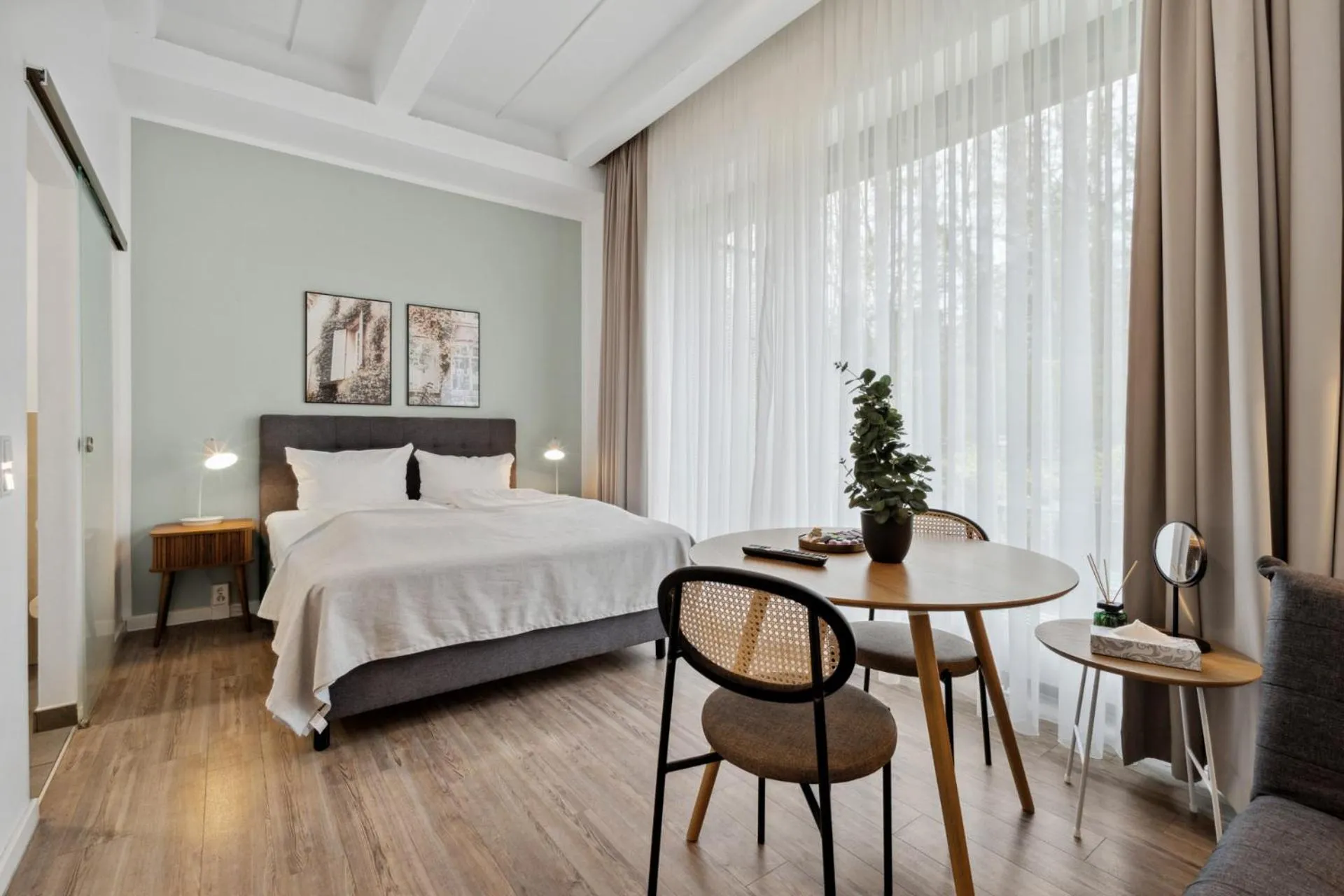 Bed in Limehome Munich Fritz-Erler Str