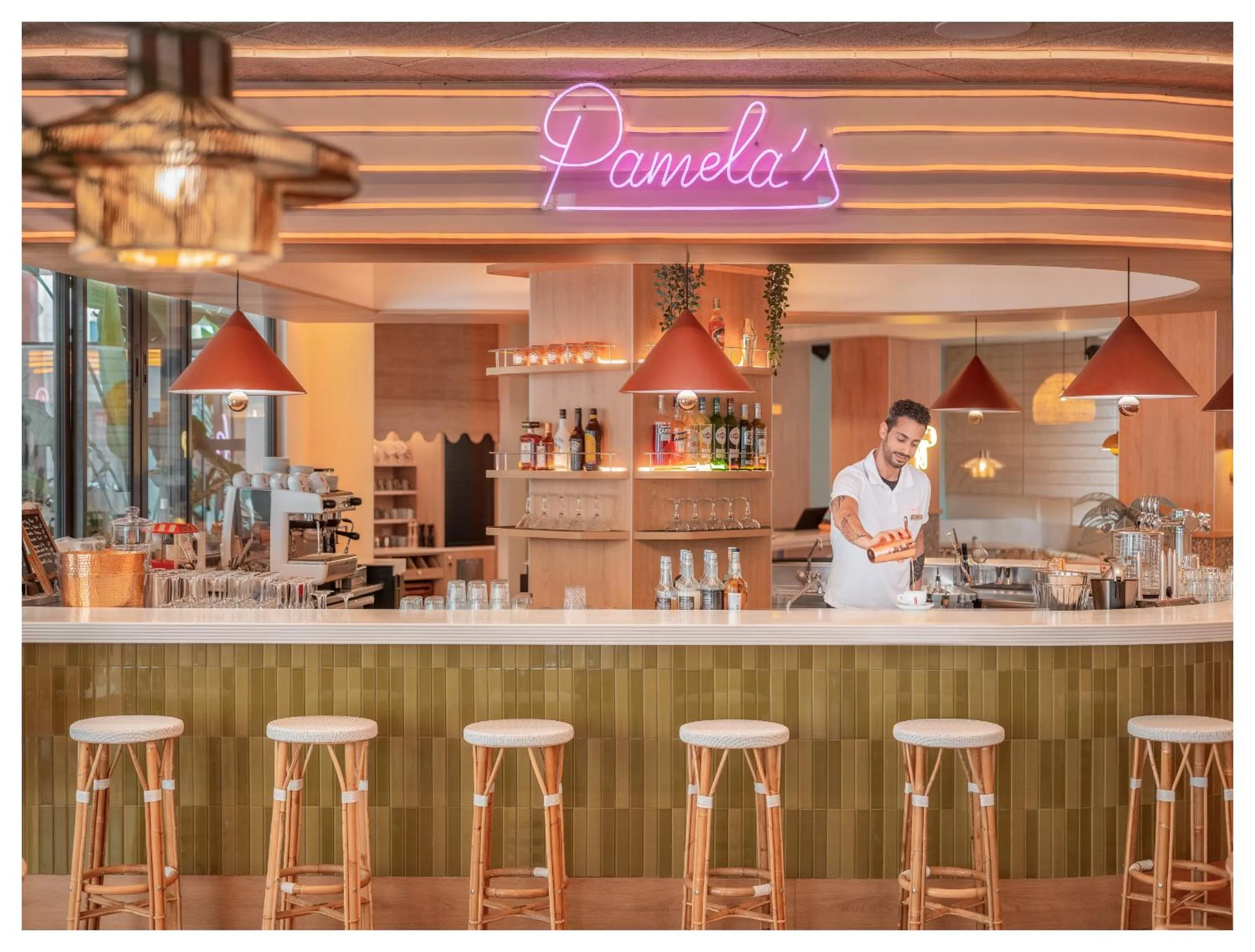 Restaurant/places to eat in Nice Pam Hotel