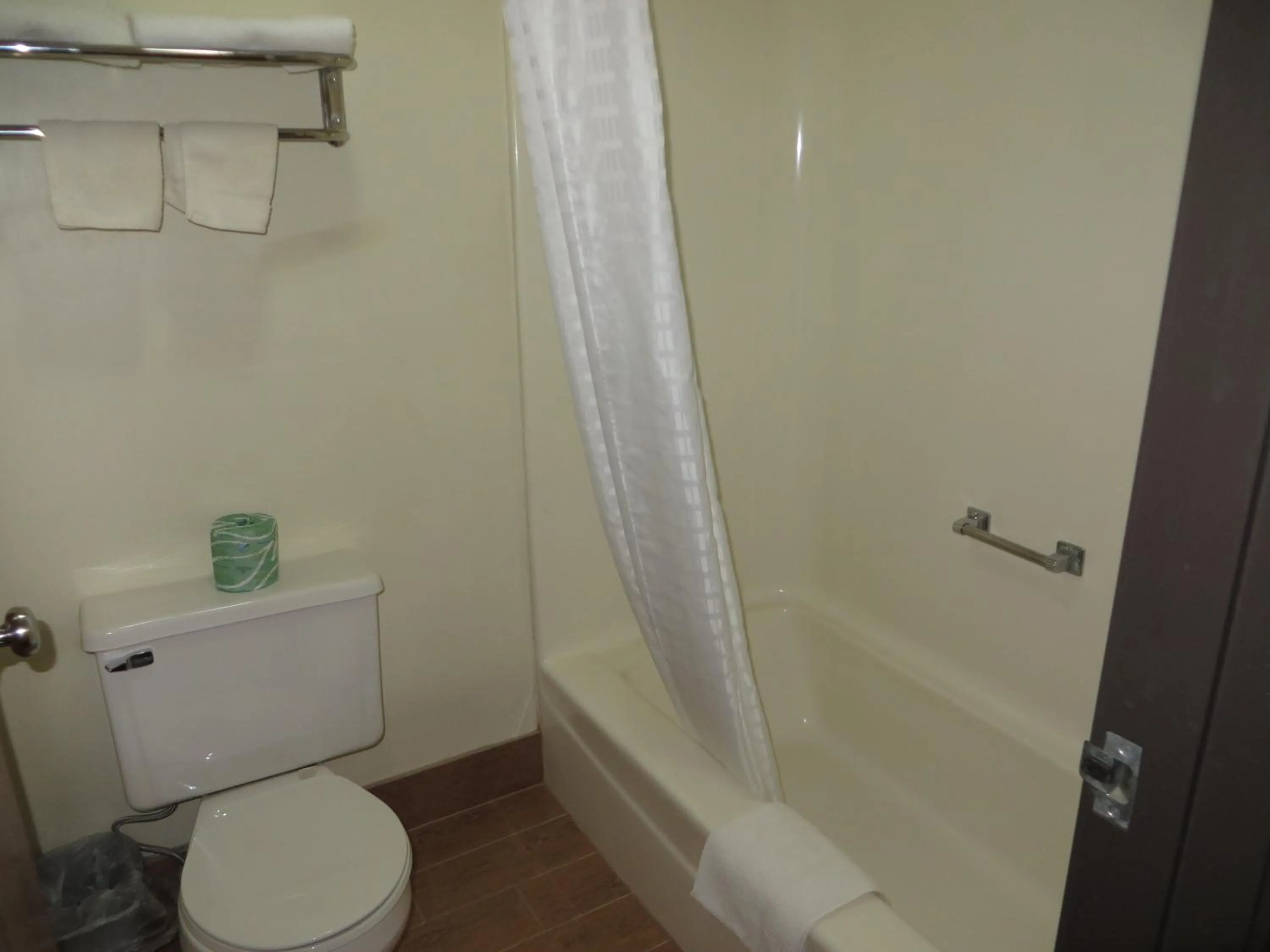 Super 8 by Wyndham Dixon