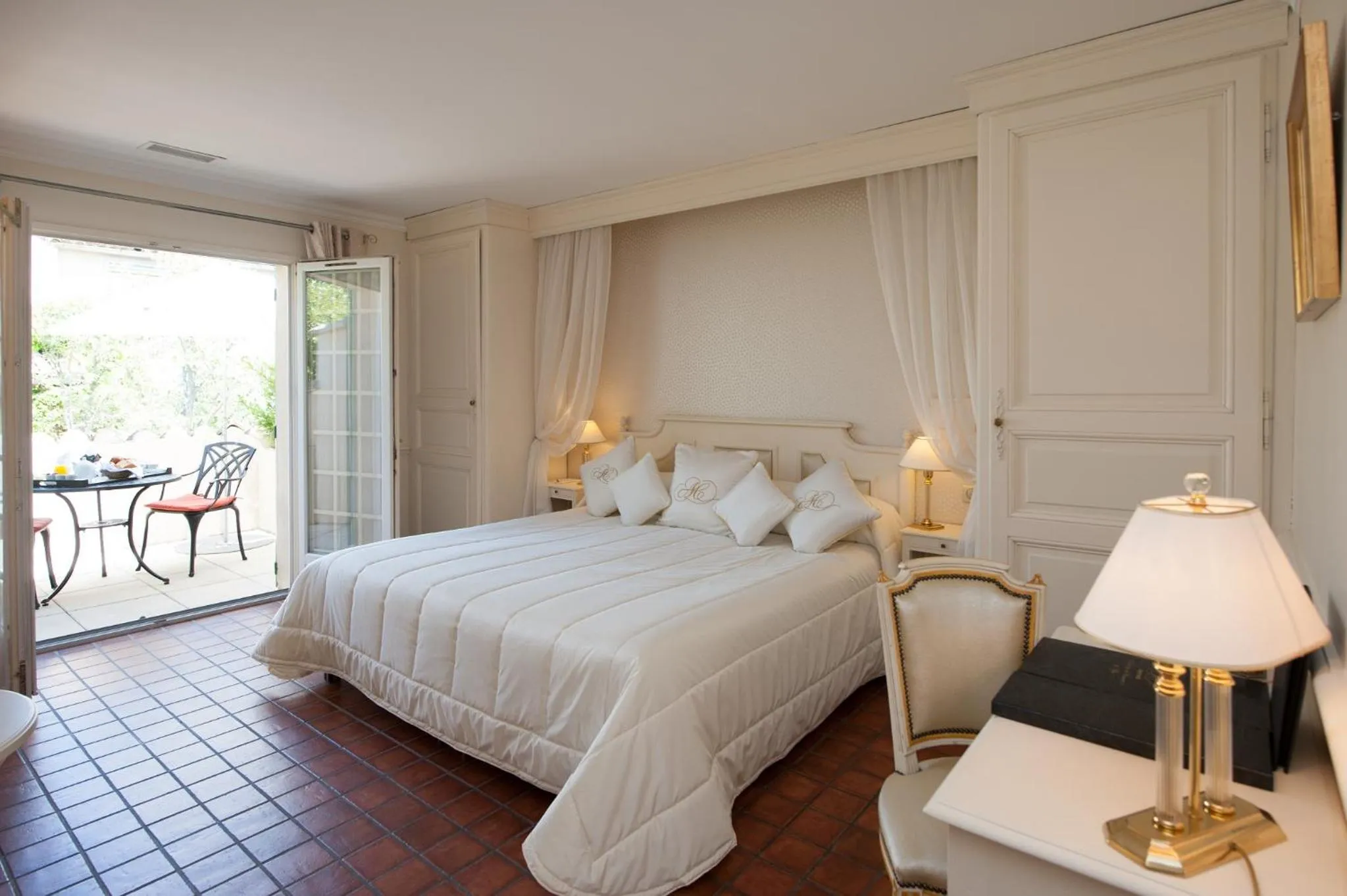 Bed in Auberge de Cassagne & Spa