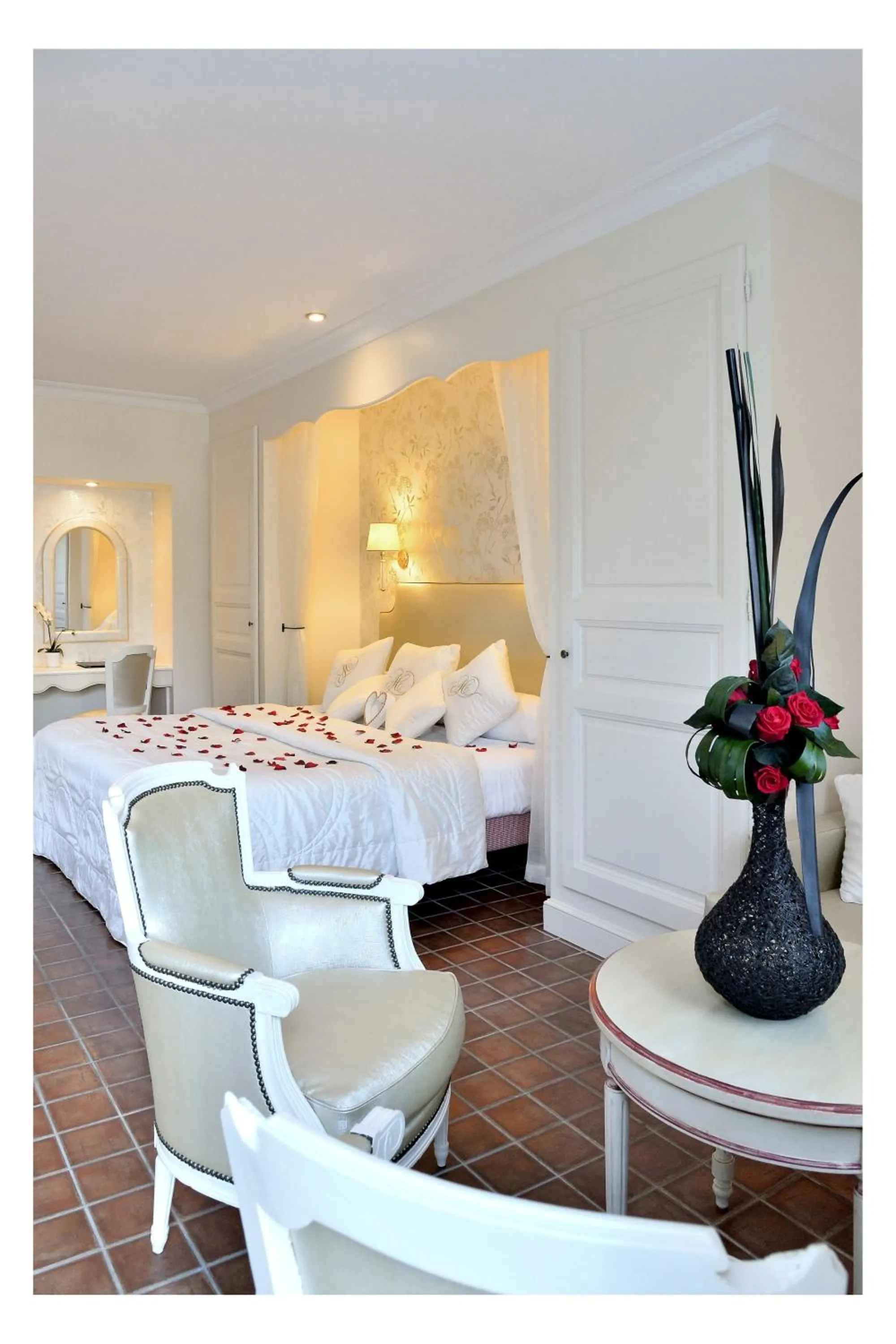 Photo of the whole room, Bed in Auberge de Cassagne & Spa