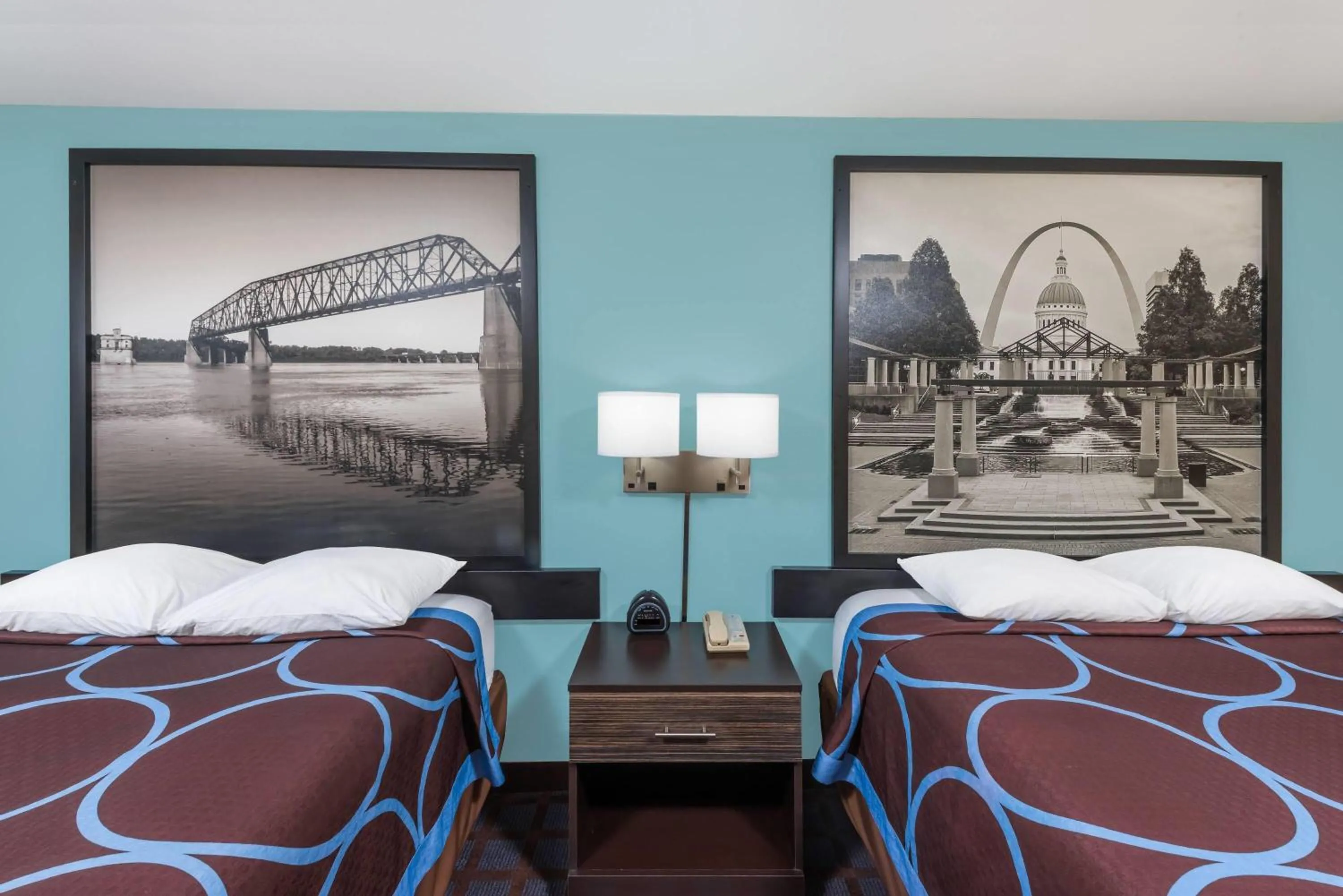 Photo of the whole room, Bed in Super 8 by Wyndham Okawville