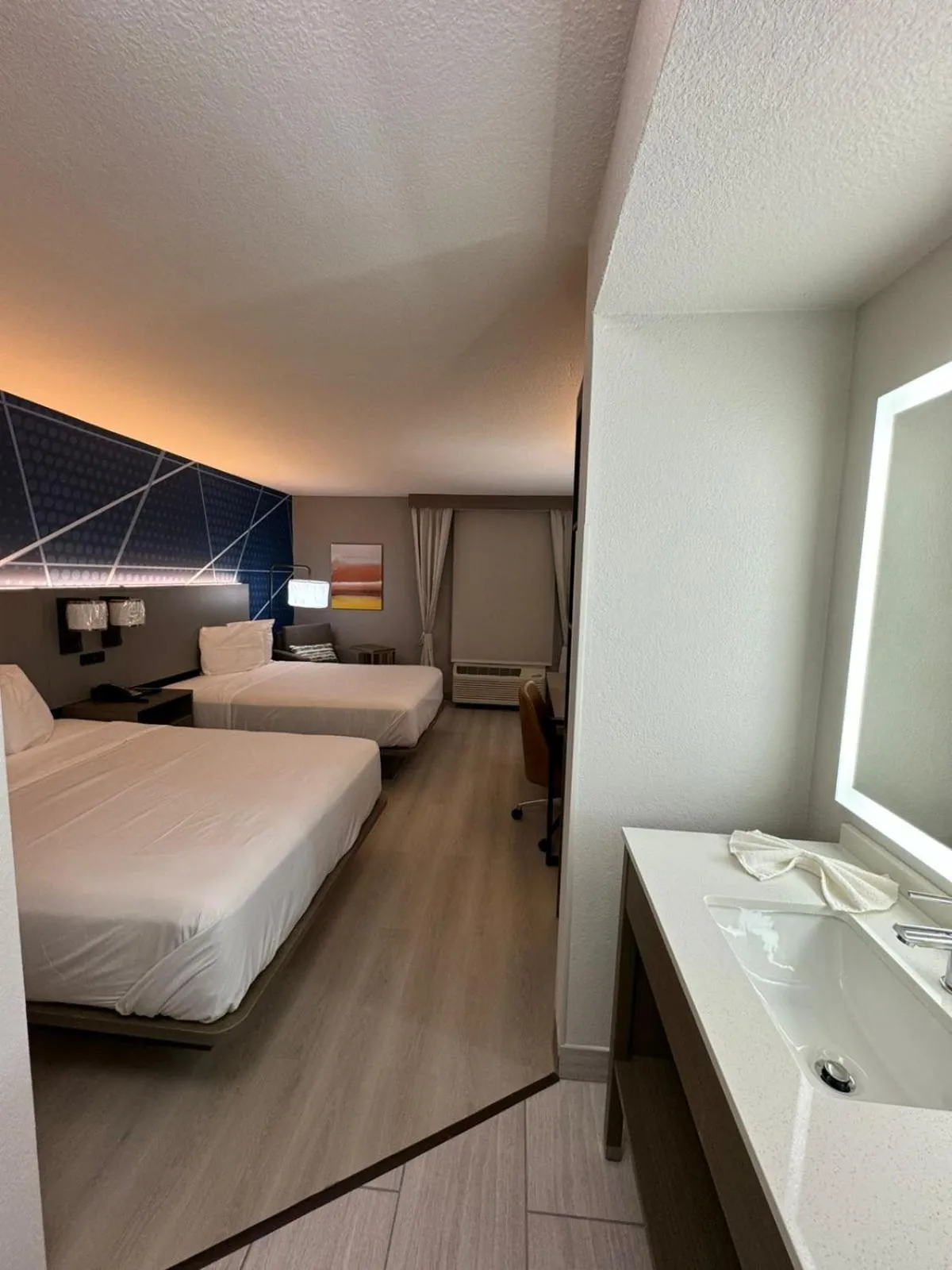 Bed in Halsted Inn and Suites Harvey - Chicago Southland