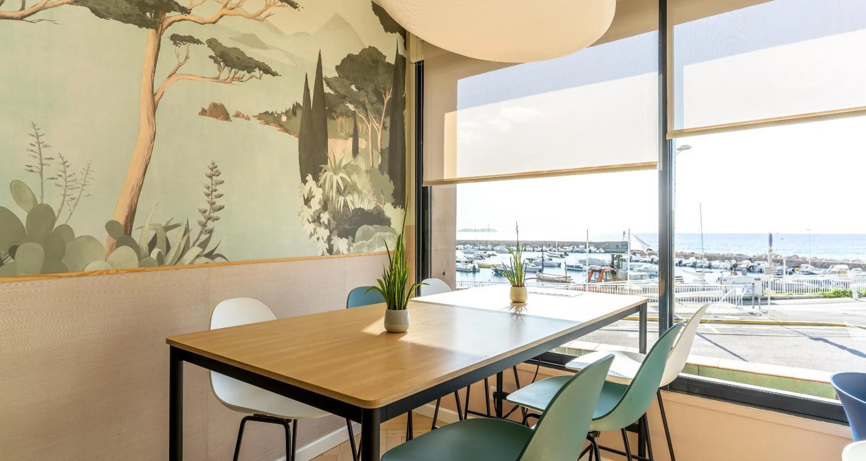 Seating area in Best Western Plus La Corniche