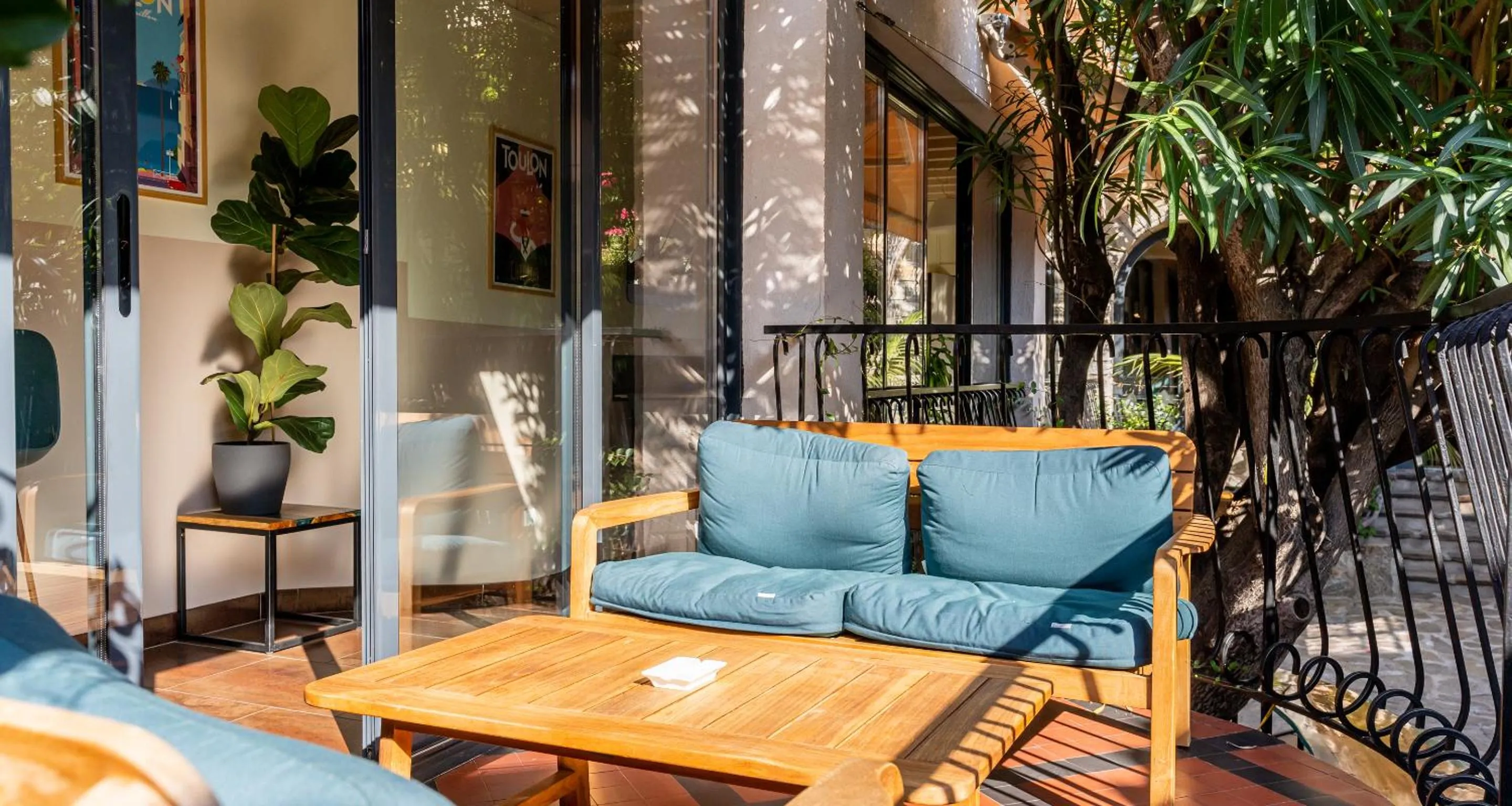 Patio in Best Western Plus La Corniche