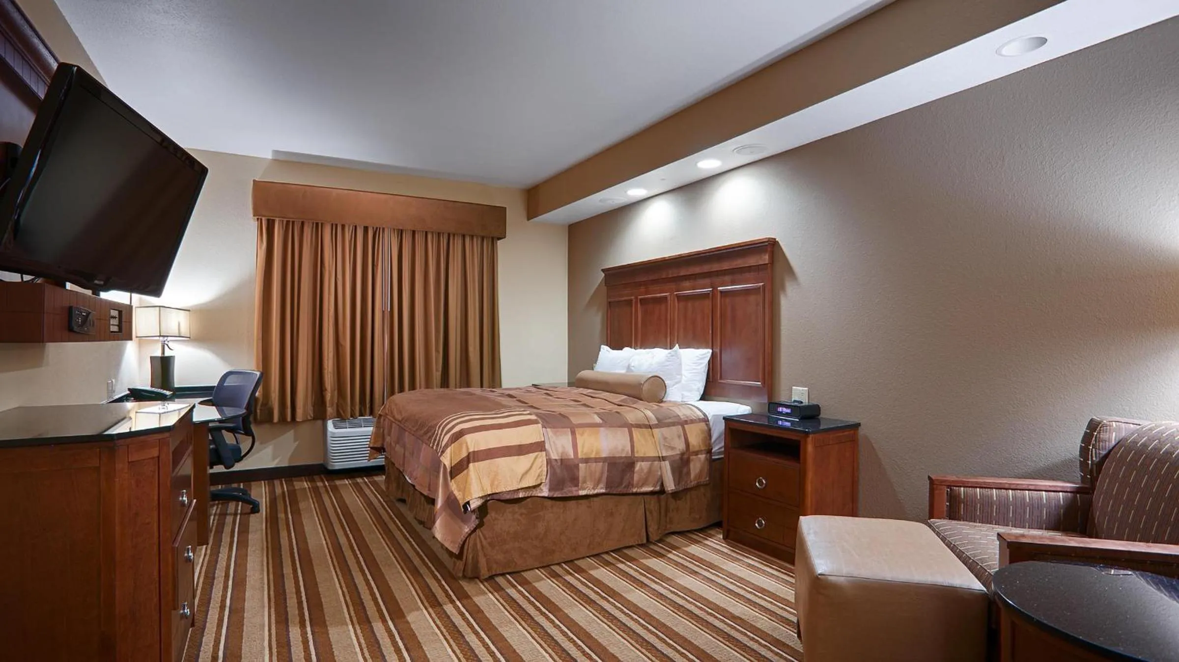 Bedroom, Bed in Best Western Plus KC Speedway Inn & Suites