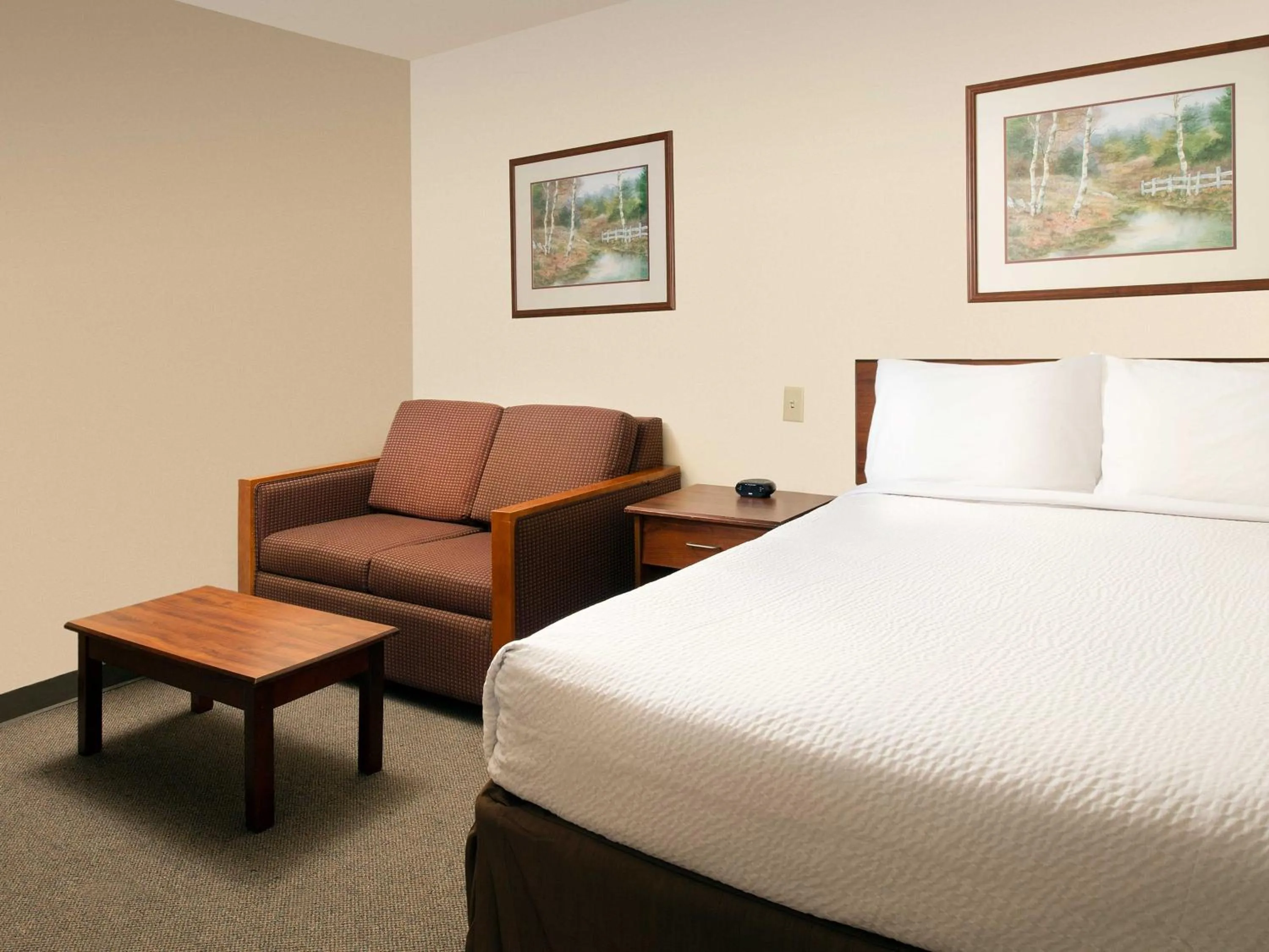 Bed in Extended Stay America Select Suites - Wichita - North
