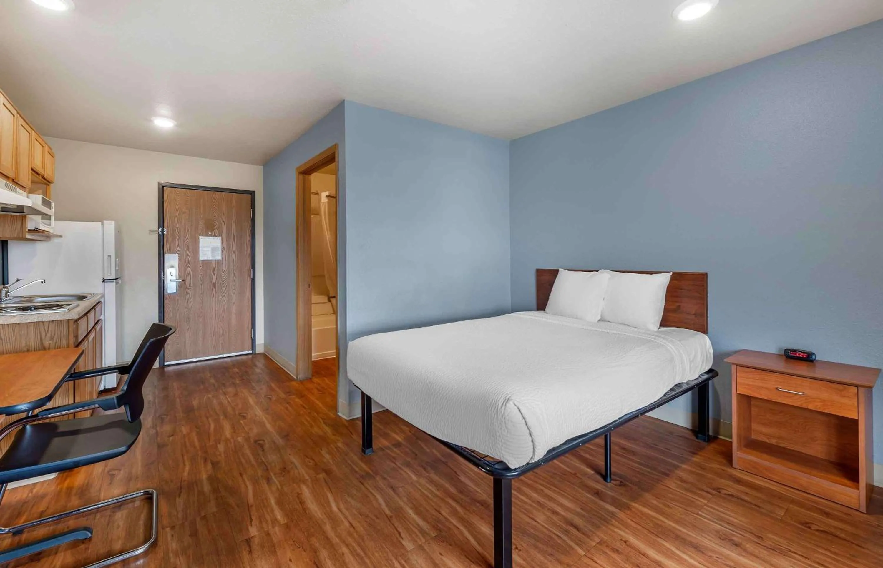 Bedroom in Extended Stay America Select Suites - Wichita - North